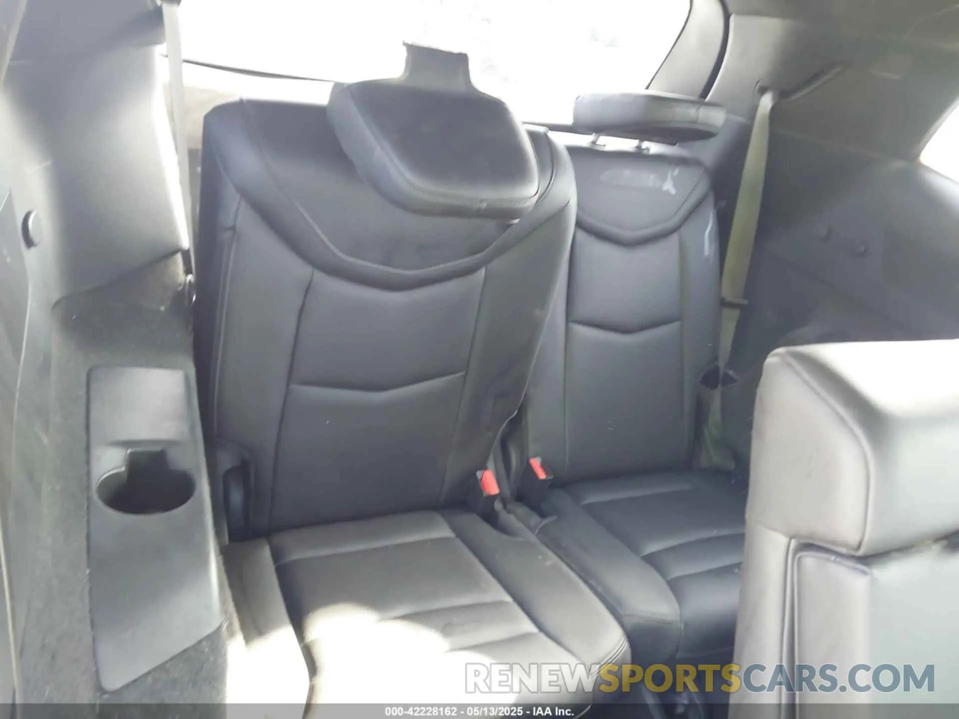 19 Photograph of a damaged car 1GYKPDRS1NZ117762 CADILLAC XT6 2022