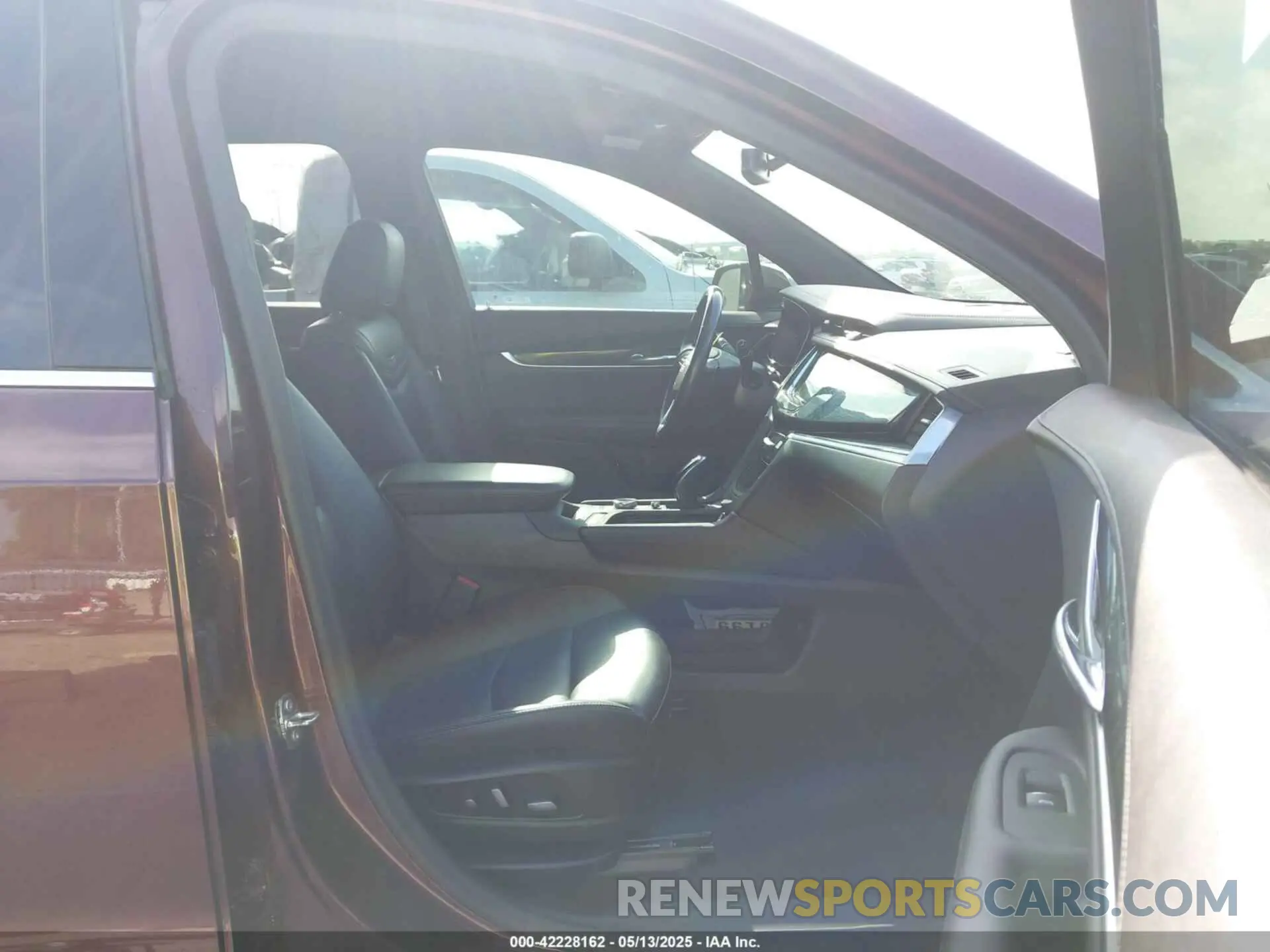 5 Photograph of a damaged car 1GYKPDRS1NZ117762 CADILLAC XT6 2022