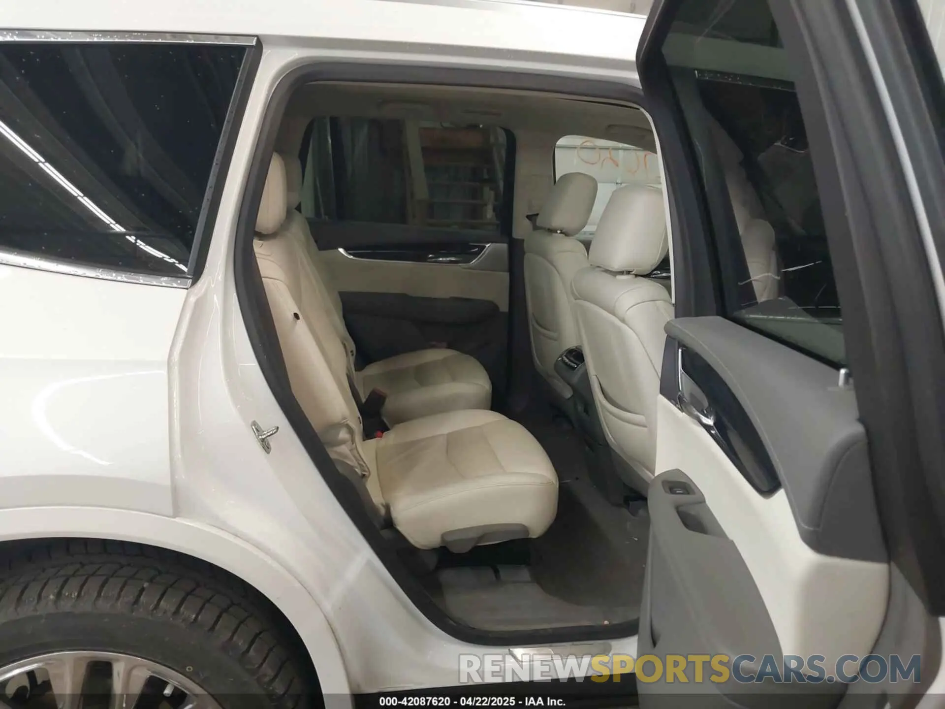 8 Photograph of a damaged car 1GYKPDRS3NZ131095 CADILLAC XT6 2022