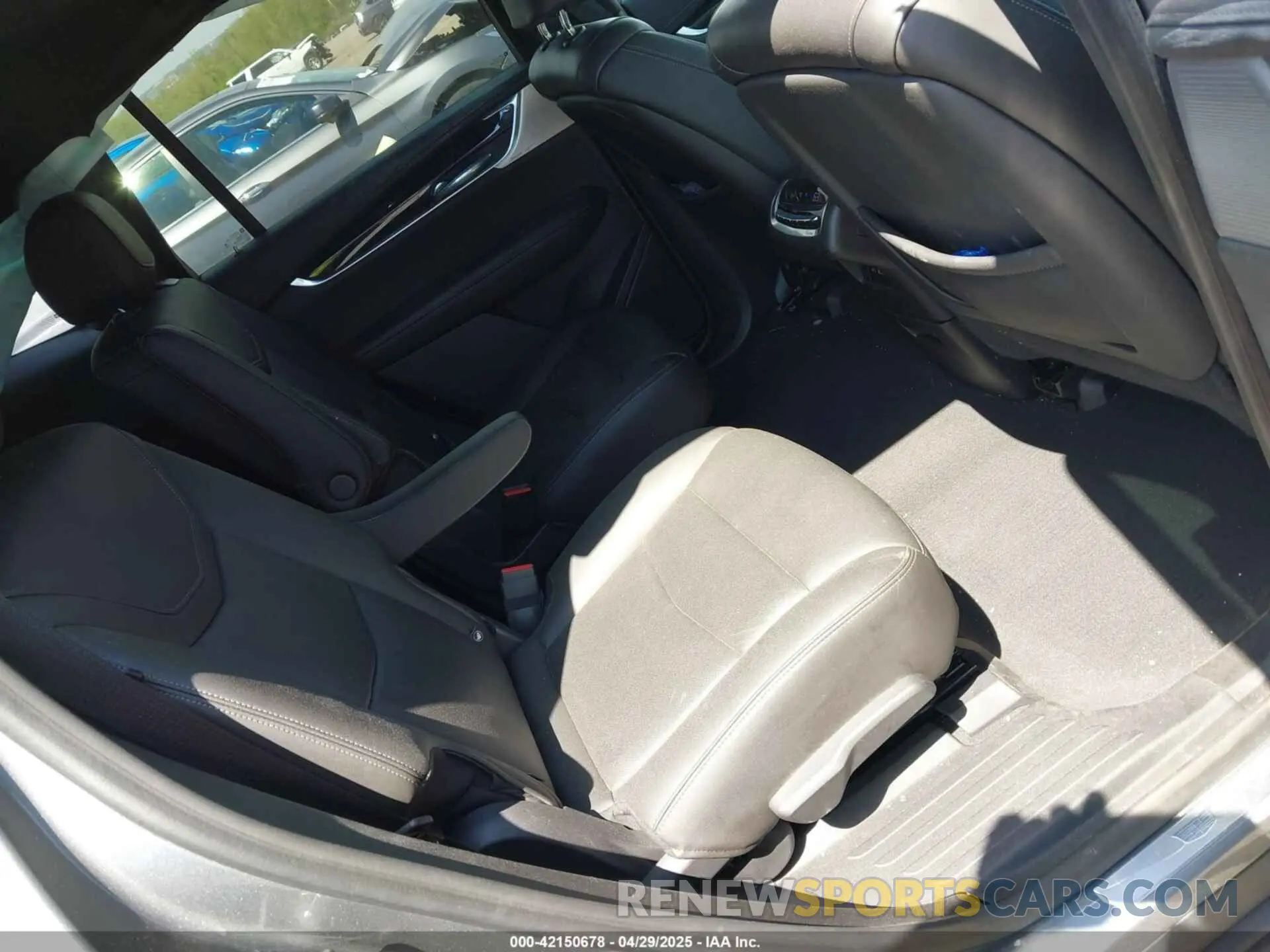 8 Photograph of a damaged car 1GYKPDRS4NZ146284 CADILLAC XT6 2022