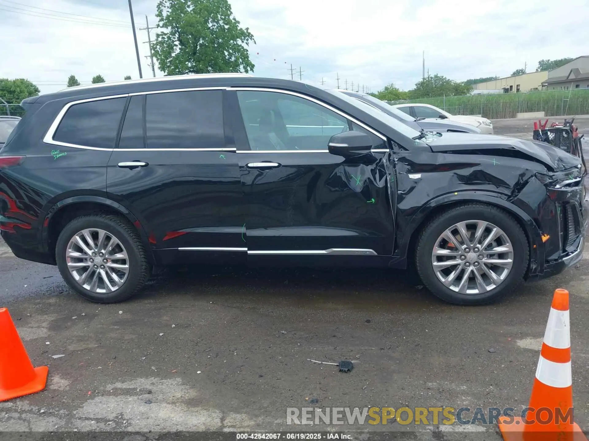 13 Photograph of a damaged car 1GYKPDRS6NZ156380 CADILLAC XT6 2022