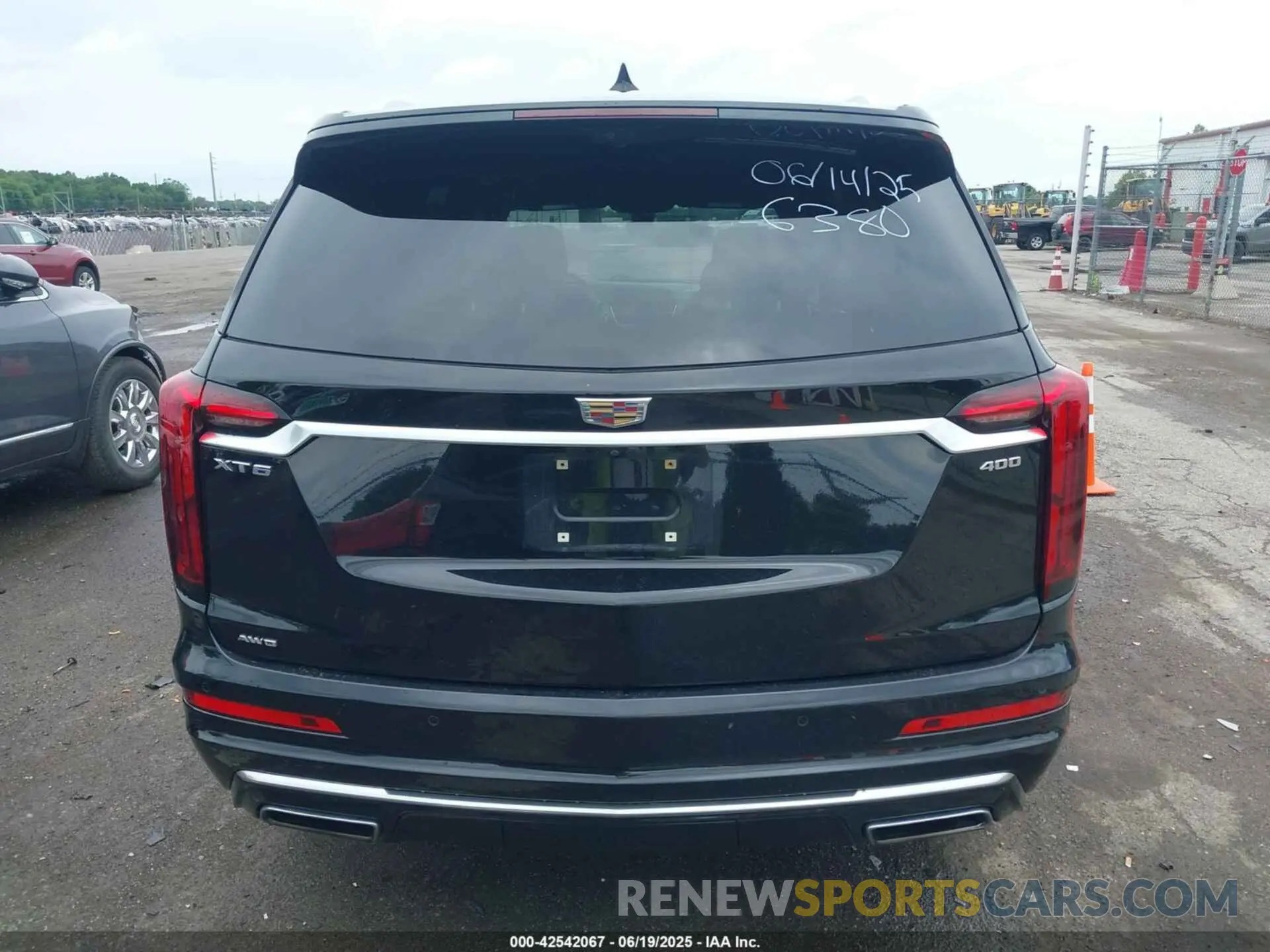 16 Photograph of a damaged car 1GYKPDRS6NZ156380 CADILLAC XT6 2022
