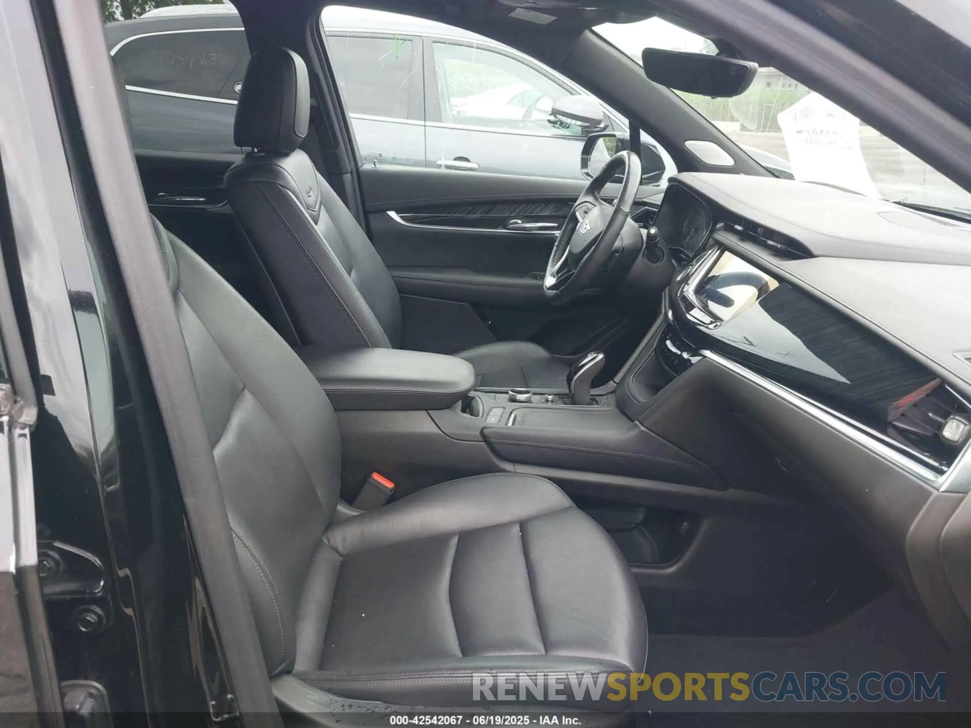 5 Photograph of a damaged car 1GYKPDRS6NZ156380 CADILLAC XT6 2022