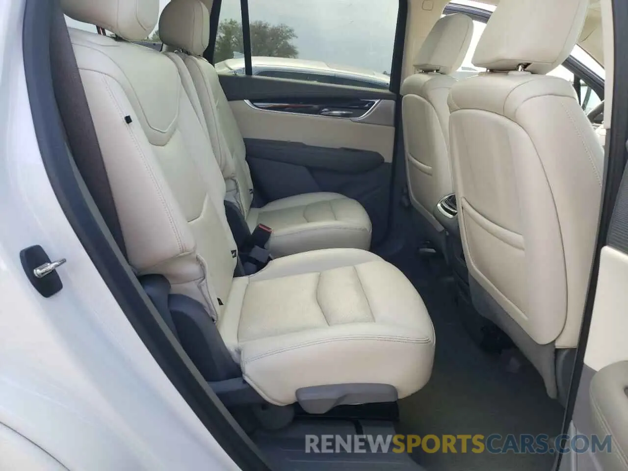 11 Photograph of a damaged car 1GYKPCRS5PZ120161 CADILLAC XT6 2023