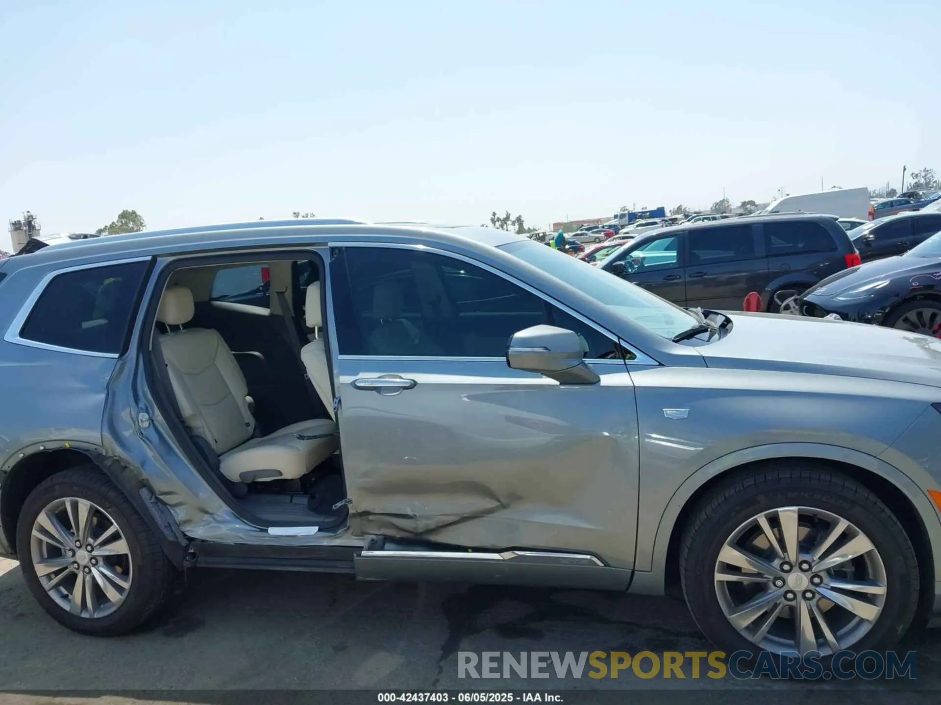 14 Photograph of a damaged car 1GYKPCRS6PZ163018 CADILLAC XT6 2023