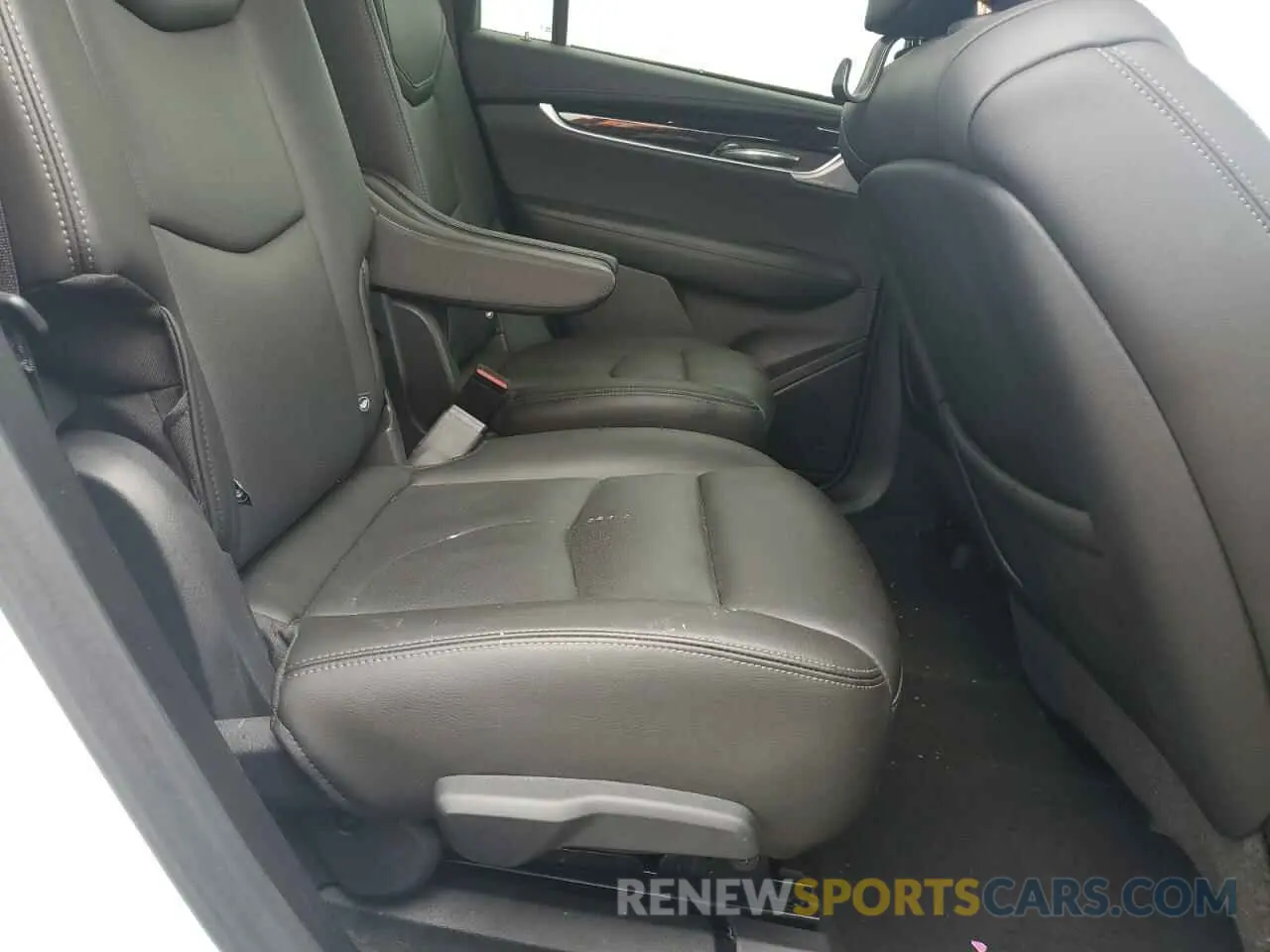 11 Photograph of a damaged car 1GYKPDRS8PZ205145 CADILLAC XT6 2023