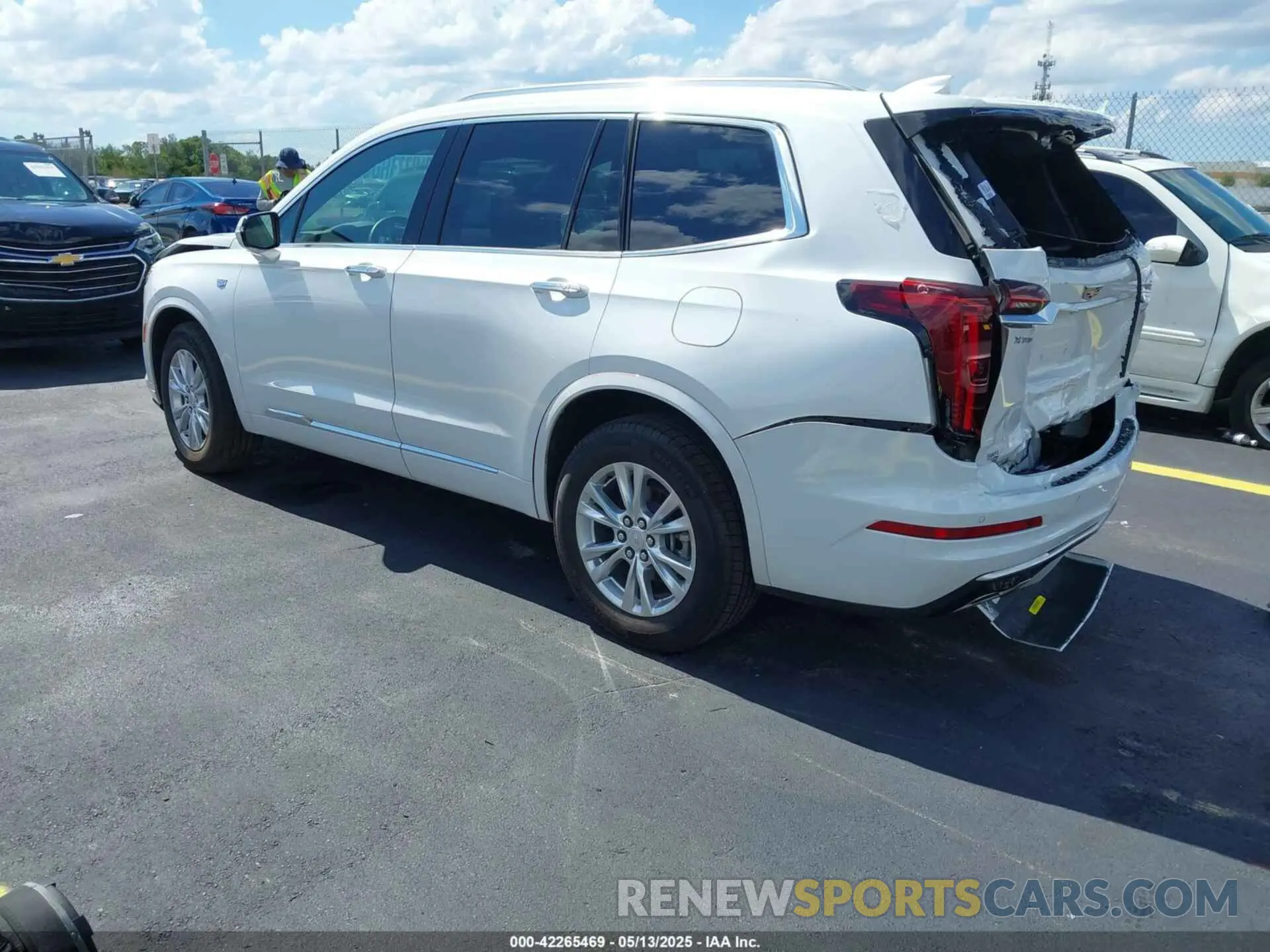 3 Фотография поврежденного автомобиля 1GYKPBR4XRZ742186 CADILLAC XT6 2024