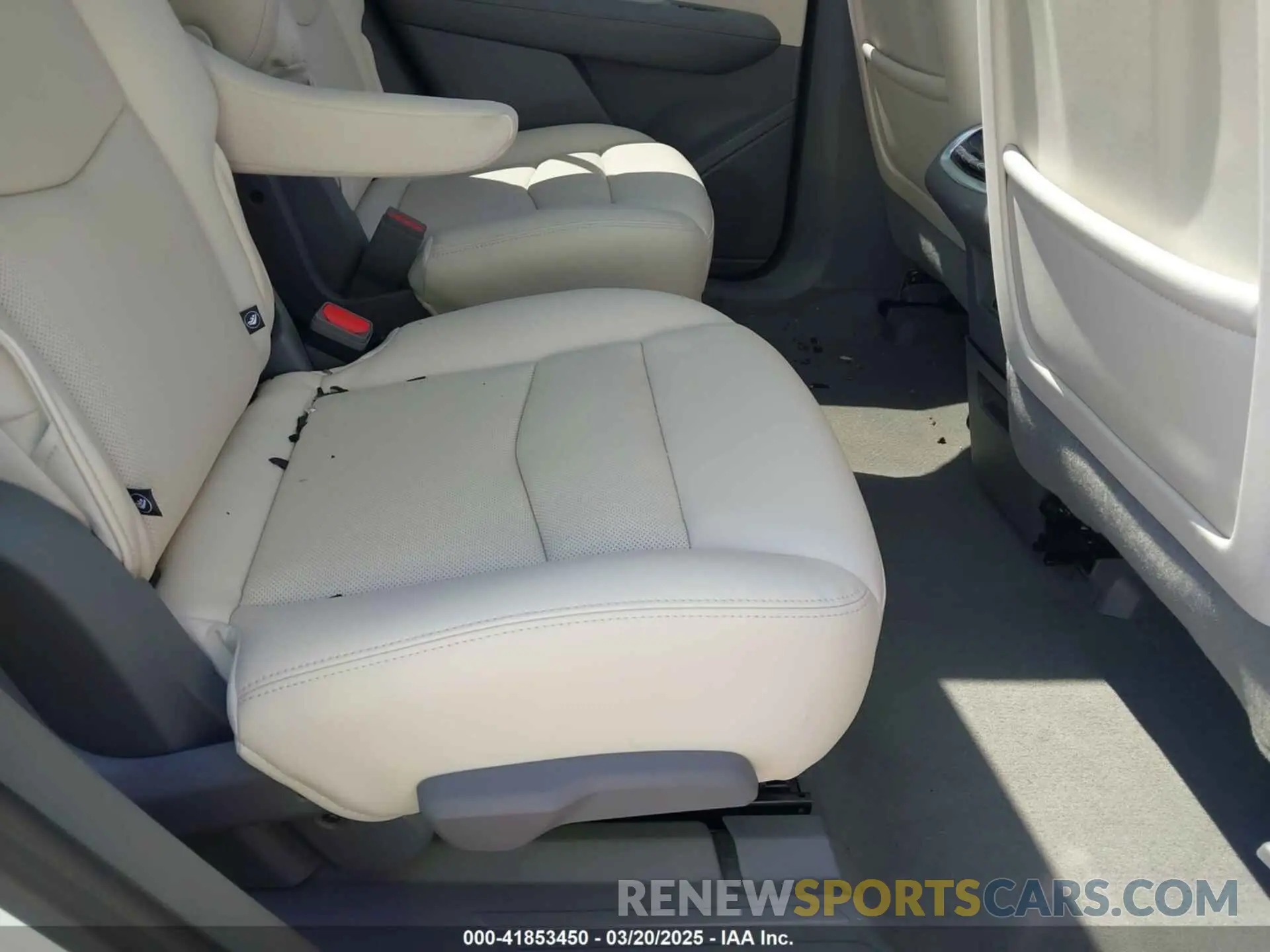 8 Photograph of a damaged car 1GYKPCRS0RZ700856 CADILLAC XT6 2024