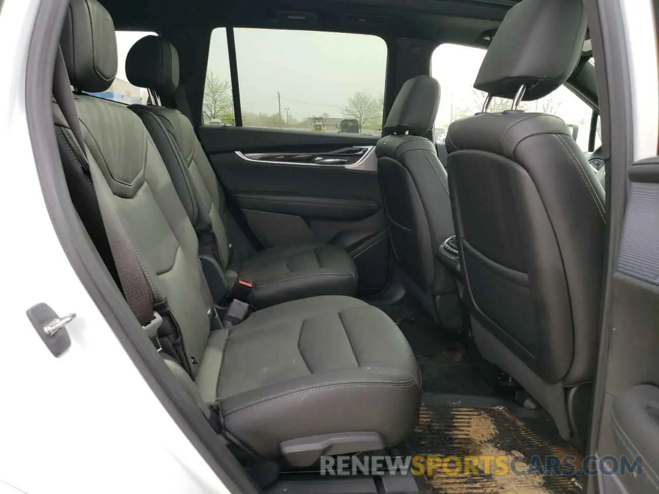 11 Photograph of a damaged car 1GYKPCRS4RZ702383 CADILLAC XT6 2024