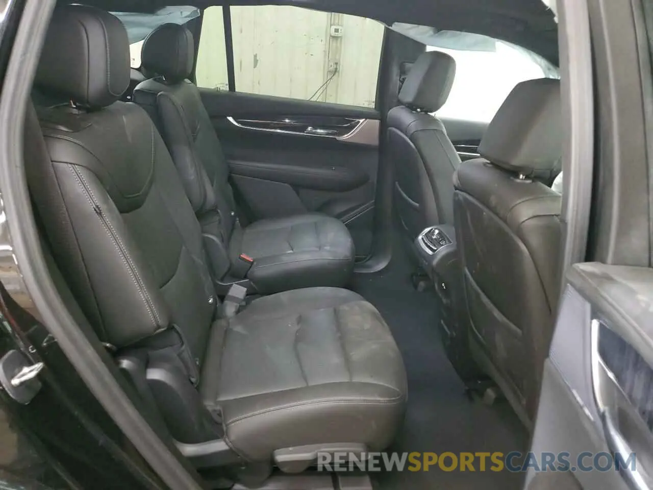 11 Photograph of a damaged car 1GYKPDRS8RZ706118 CADILLAC XT6 2024