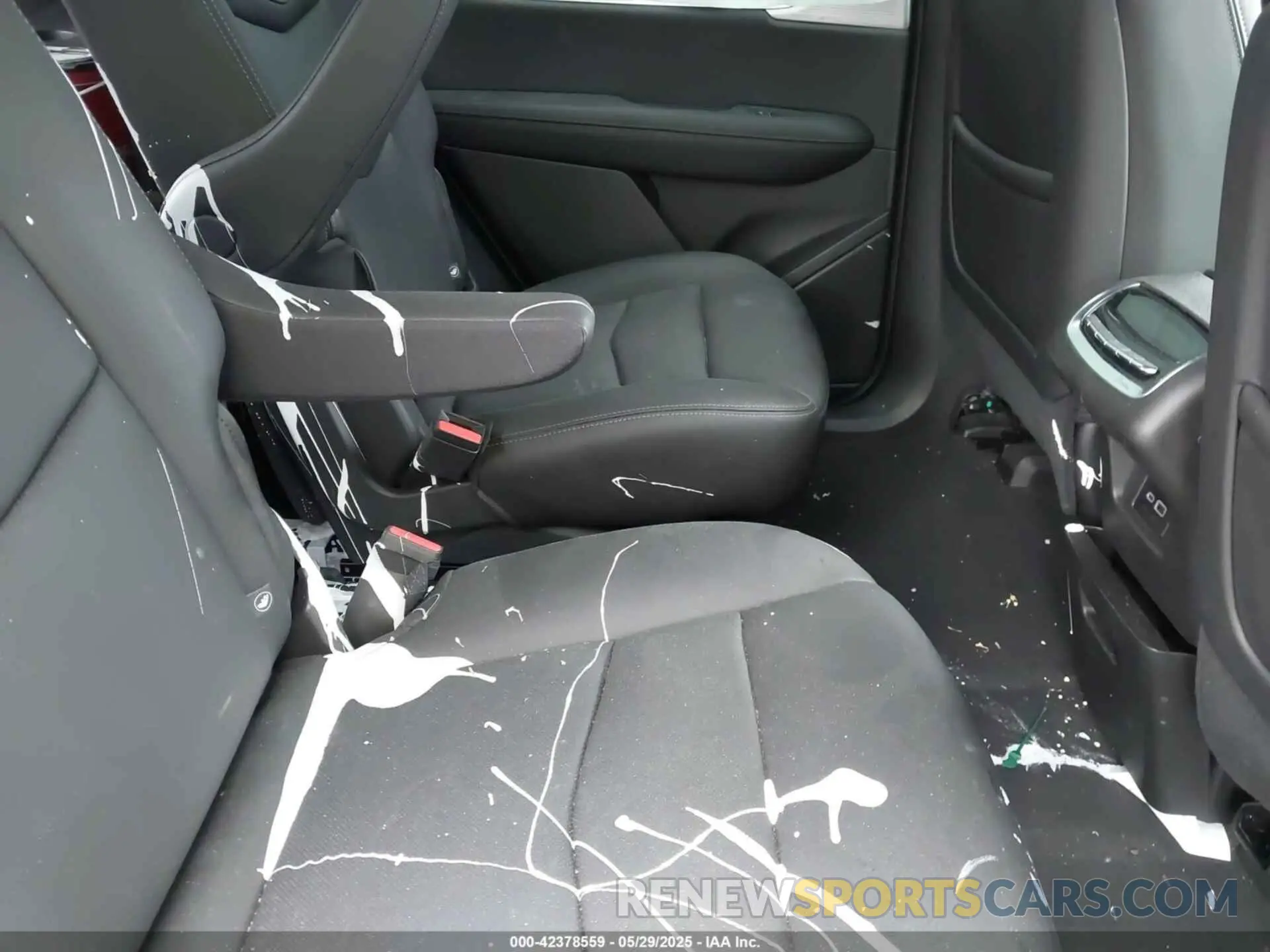 8 Photograph of a damaged car 1GYKPDRSXRZ724989 CADILLAC XT6 2024