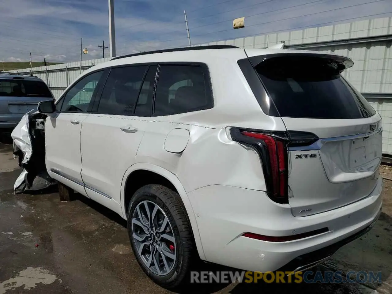 2 Photograph of a damaged car 1GYKPGRS0RZ737378 CADILLAC XT6 2024