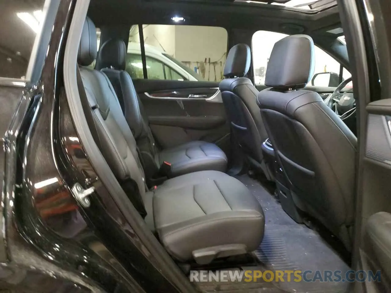 11 Photograph of a damaged car 1GYKPGRS4RZ732359 CADILLAC XT6 2024