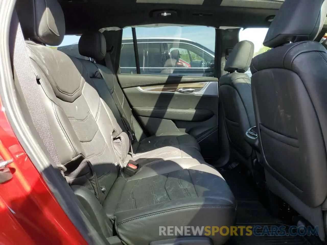 11 Photograph of a damaged car 1GYKPHRS4RZ715079 CADILLAC XT6 2024