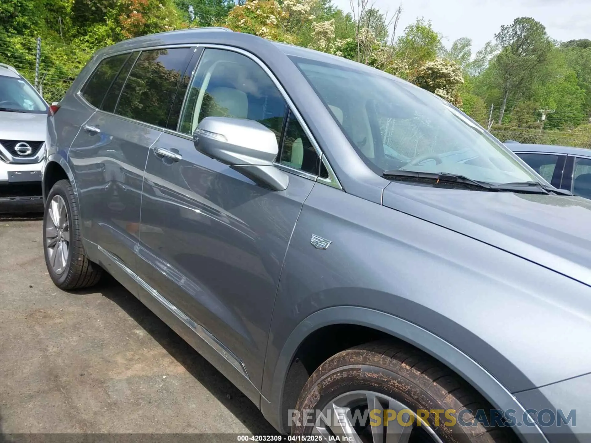 13 Photograph of a damaged car 1GYKPCRS4SZ129832 CADILLAC XT6 2025