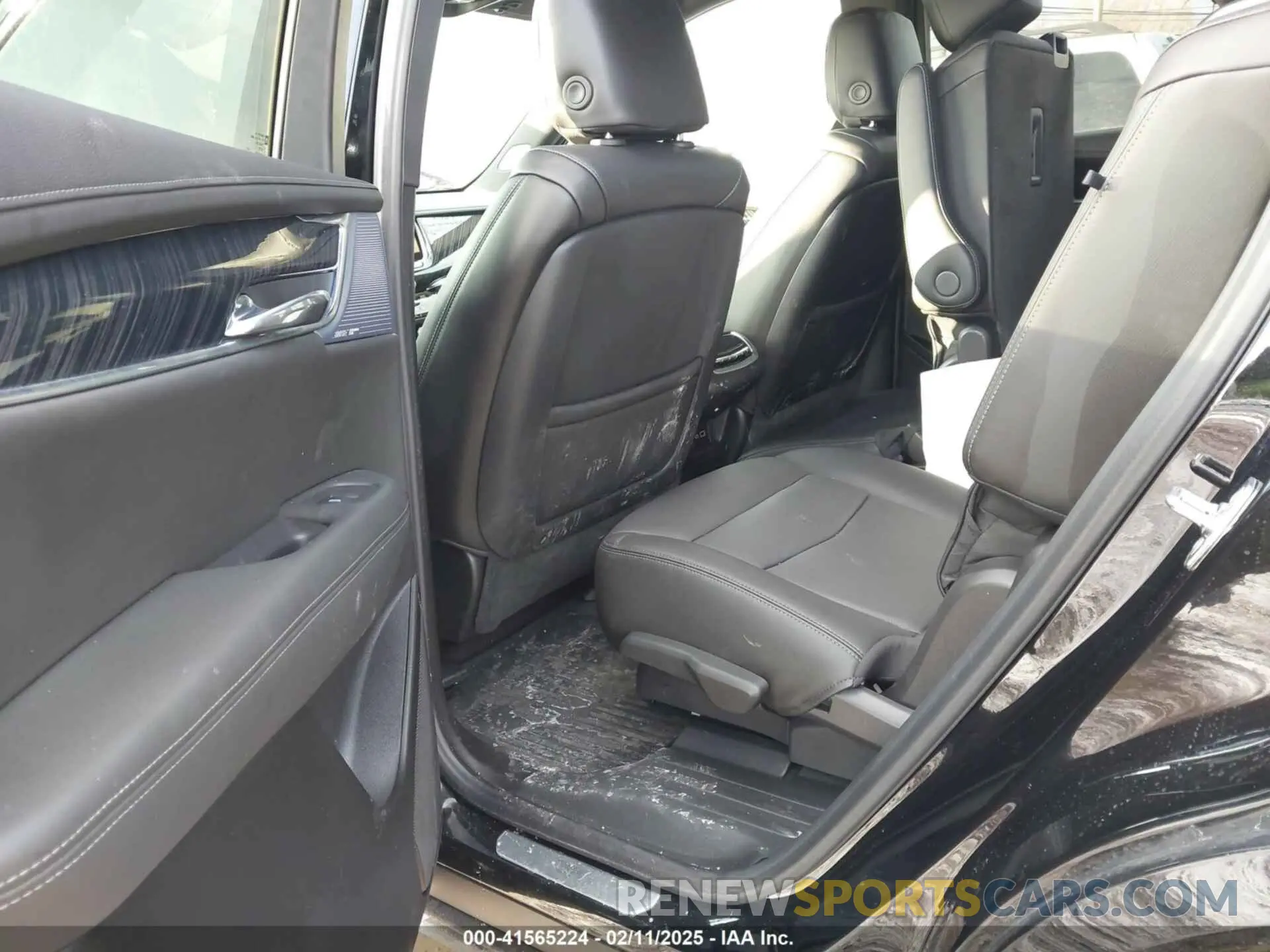 8 Photograph of a damaged car 1GYKPCRS6SZ104902 CADILLAC XT6 2025