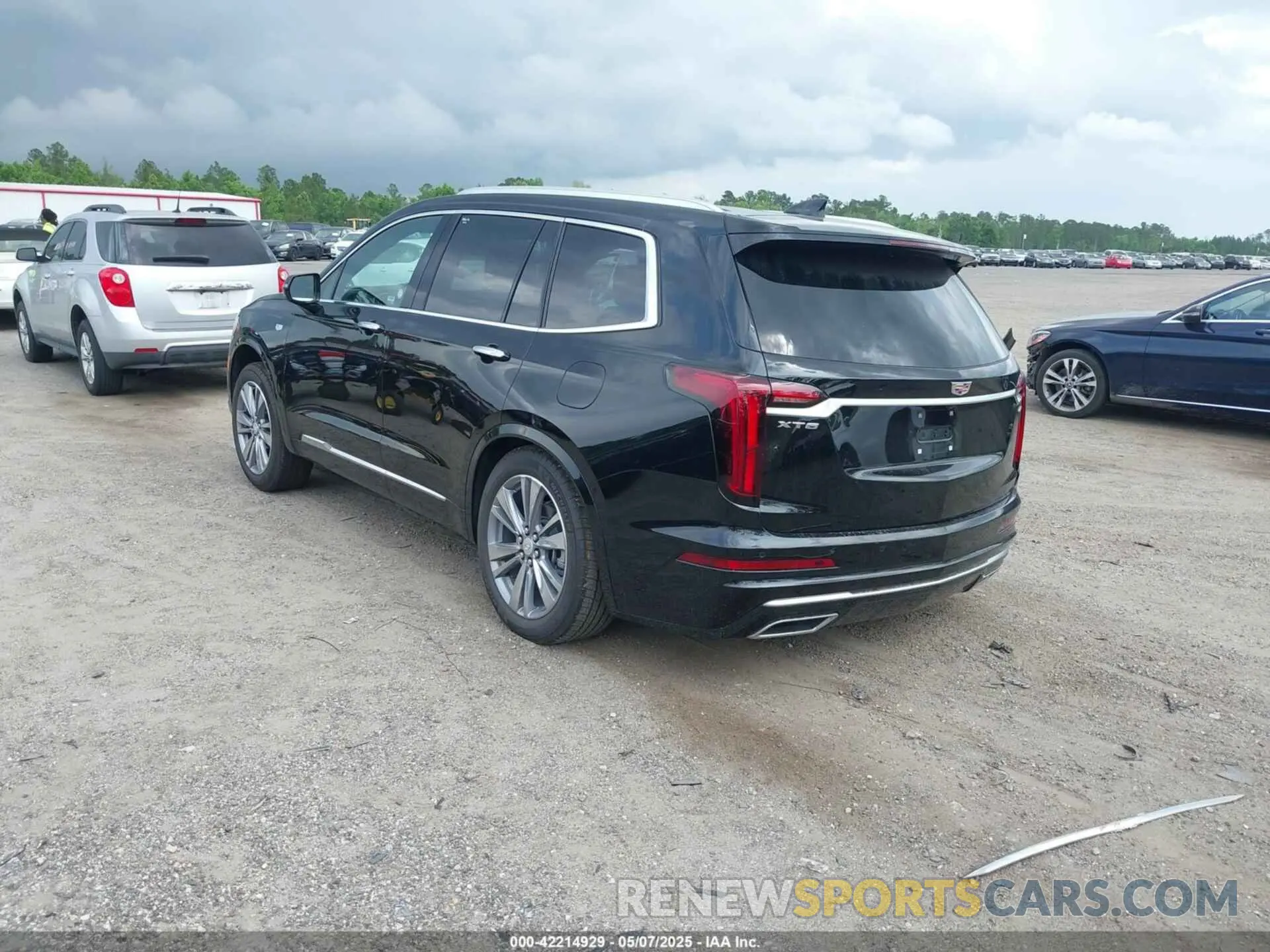 3 Фотография поврежденного автомобиля 1GYKPCRS7SZ121871 CADILLAC XT6 2025