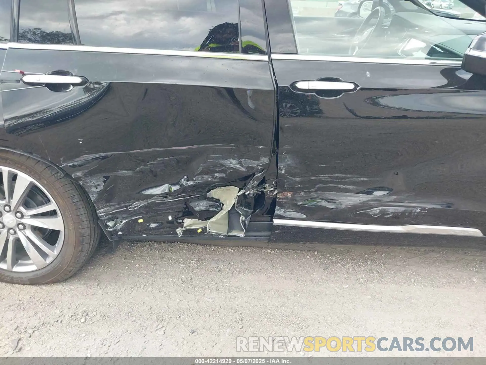 6 Фотография поврежденного автомобиля 1GYKPCRS7SZ121871 CADILLAC XT6 2025