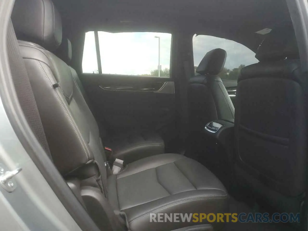 11 Photograph of a damaged car 1GYKPDRS8SZ118323 CADILLAC XT6 2025