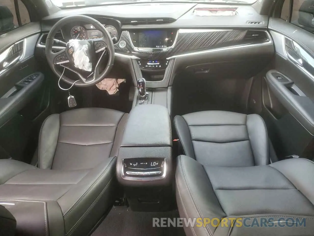 8 Photograph of a damaged car 1GYKPDRS8SZ118323 CADILLAC XT6 2025