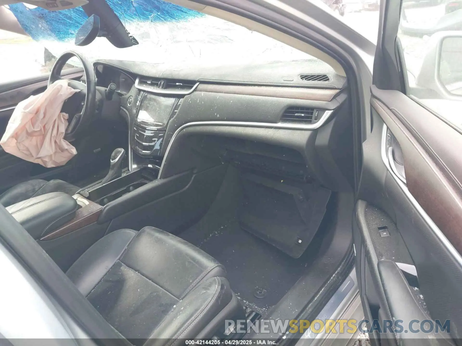 5 Photograph of a damaged car 2G61M5S31K9137814 CADILLAC XTS 2019