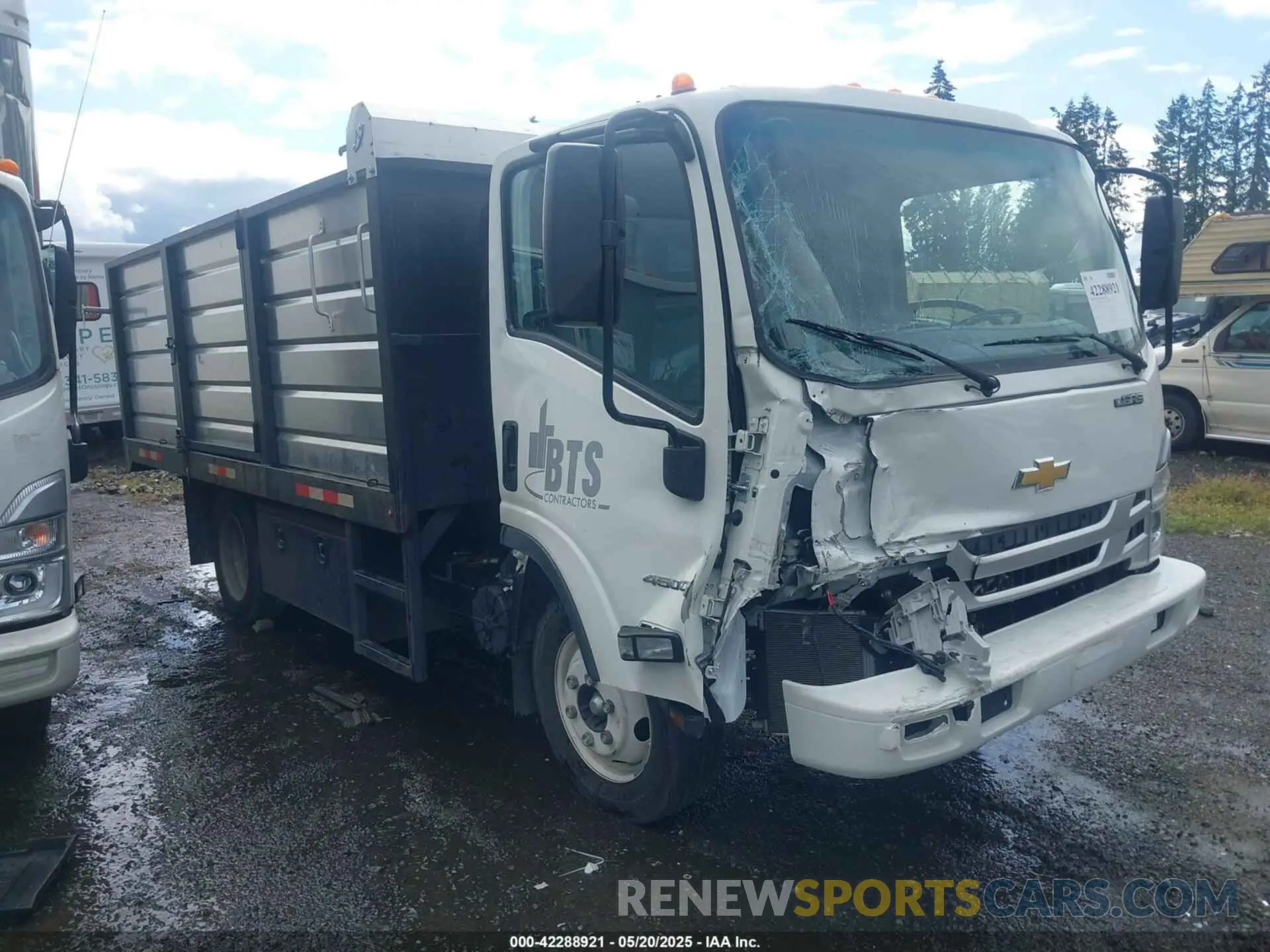 1 Photograph of a damaged car 54DCDW1D7RS203941 CHEVROLET 4500 HG LCF GAS 2024