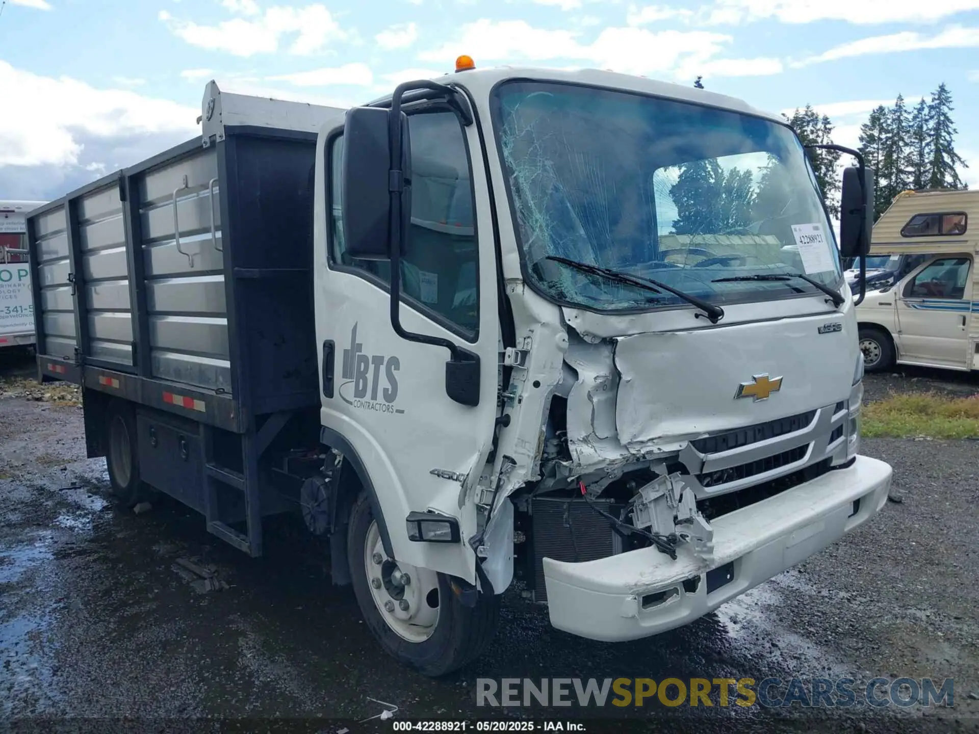 11 Photograph of a damaged car 54DCDW1D7RS203941 CHEVROLET 4500 HG LCF GAS 2024