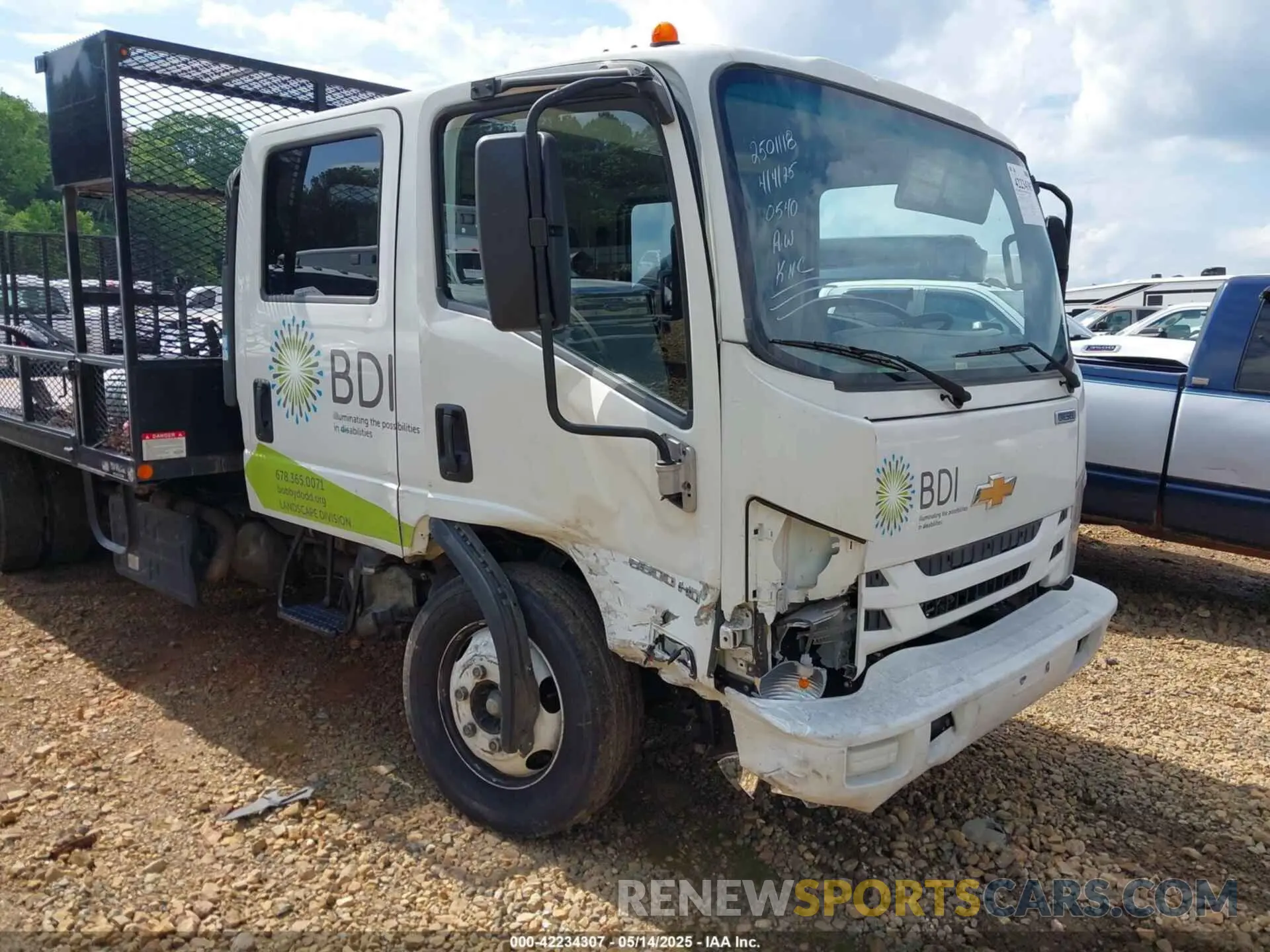 11 Photograph of a damaged car JALEEJ162L7900540 CHEVROLET 5500HD LCF DIESEL 2020
