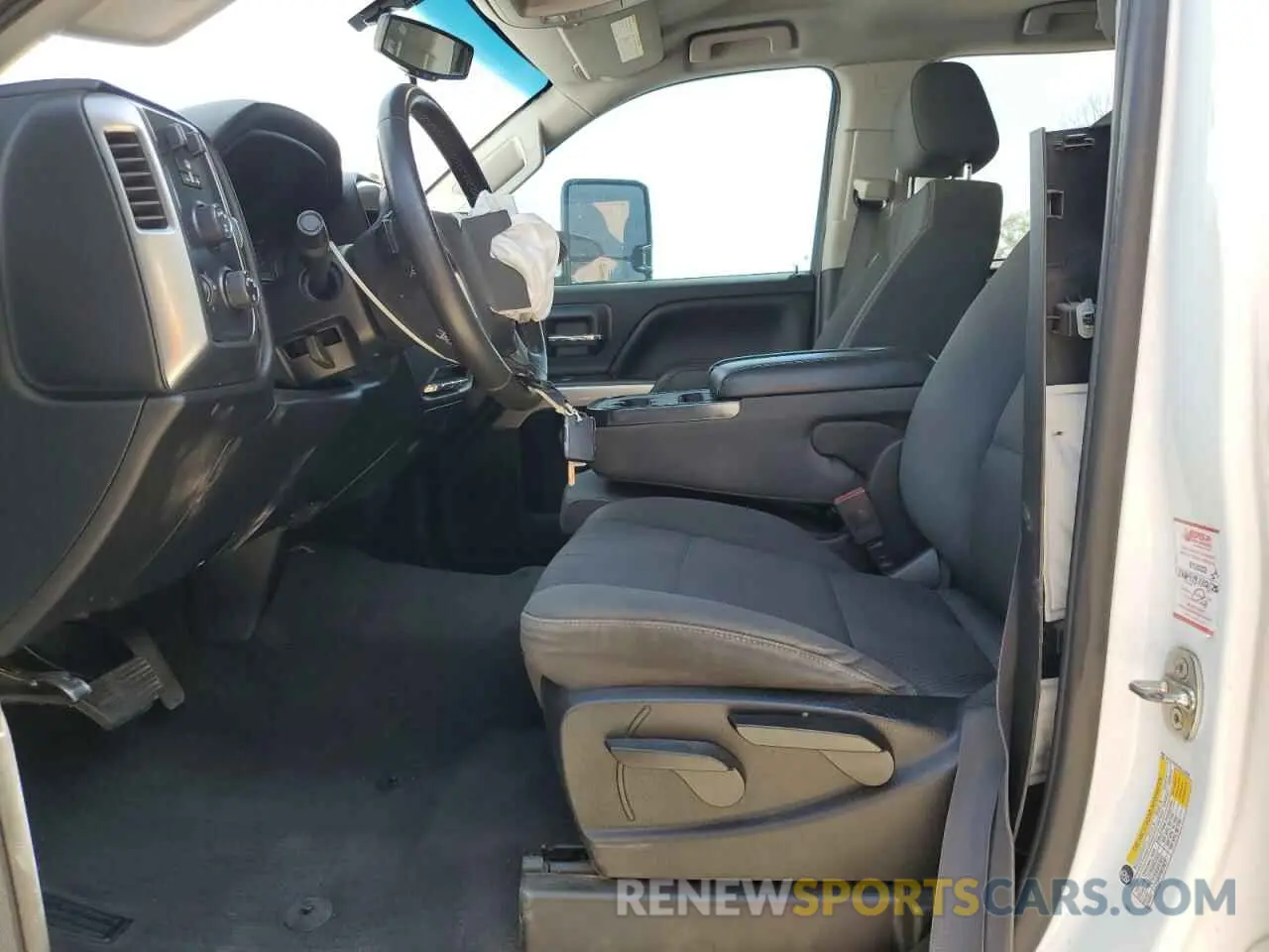7 Photograph of a damaged car 1GC1KSEY5KF122636 CHEVROLET ALL Models 2019