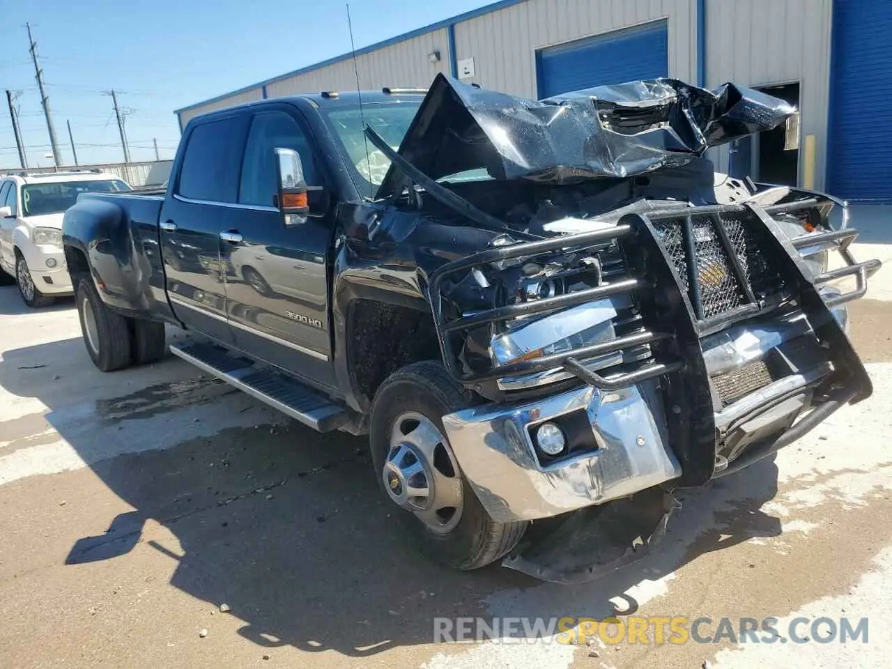 4 Photograph of a damaged car 1GC4KXEY3KF128865 CHEVROLET ALL Models 2019