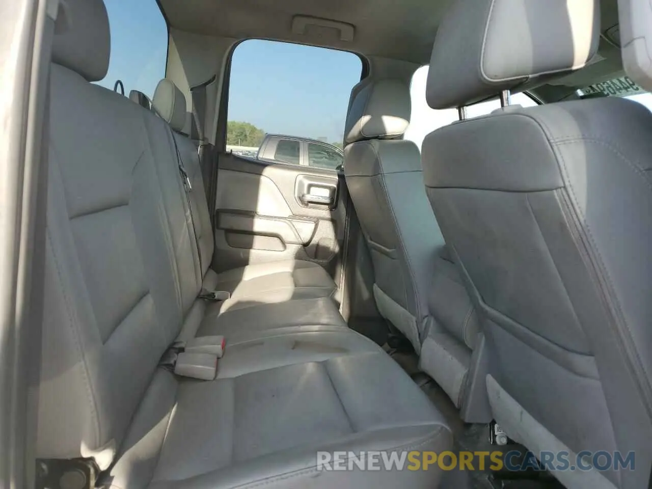 10 Photograph of a damaged car 2GC2CREG7K1141472 CHEVROLET ALL Models 2019