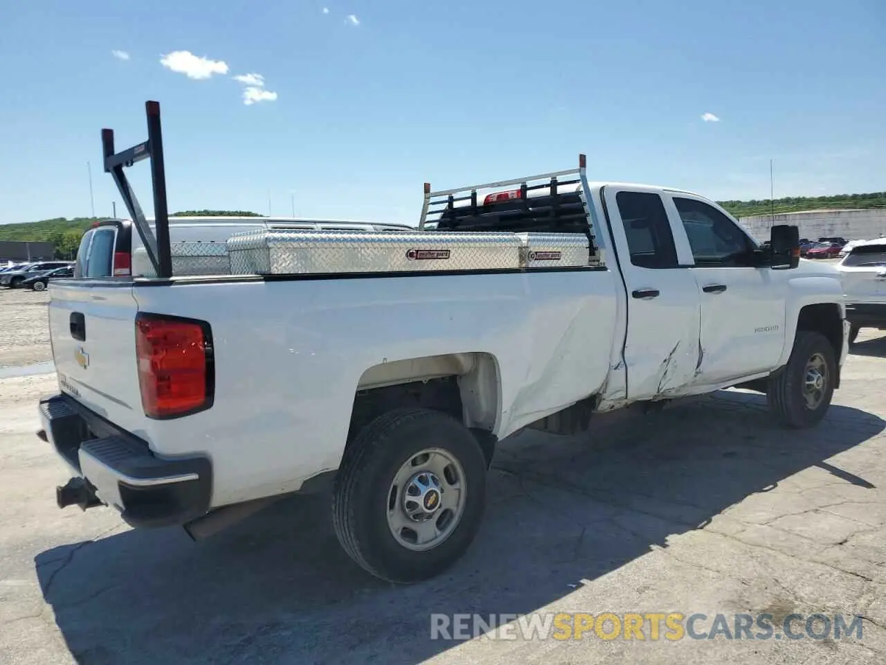 3 Photograph of a damaged car 2GC2CREG8K1134028 CHEVROLET ALL Models 2019