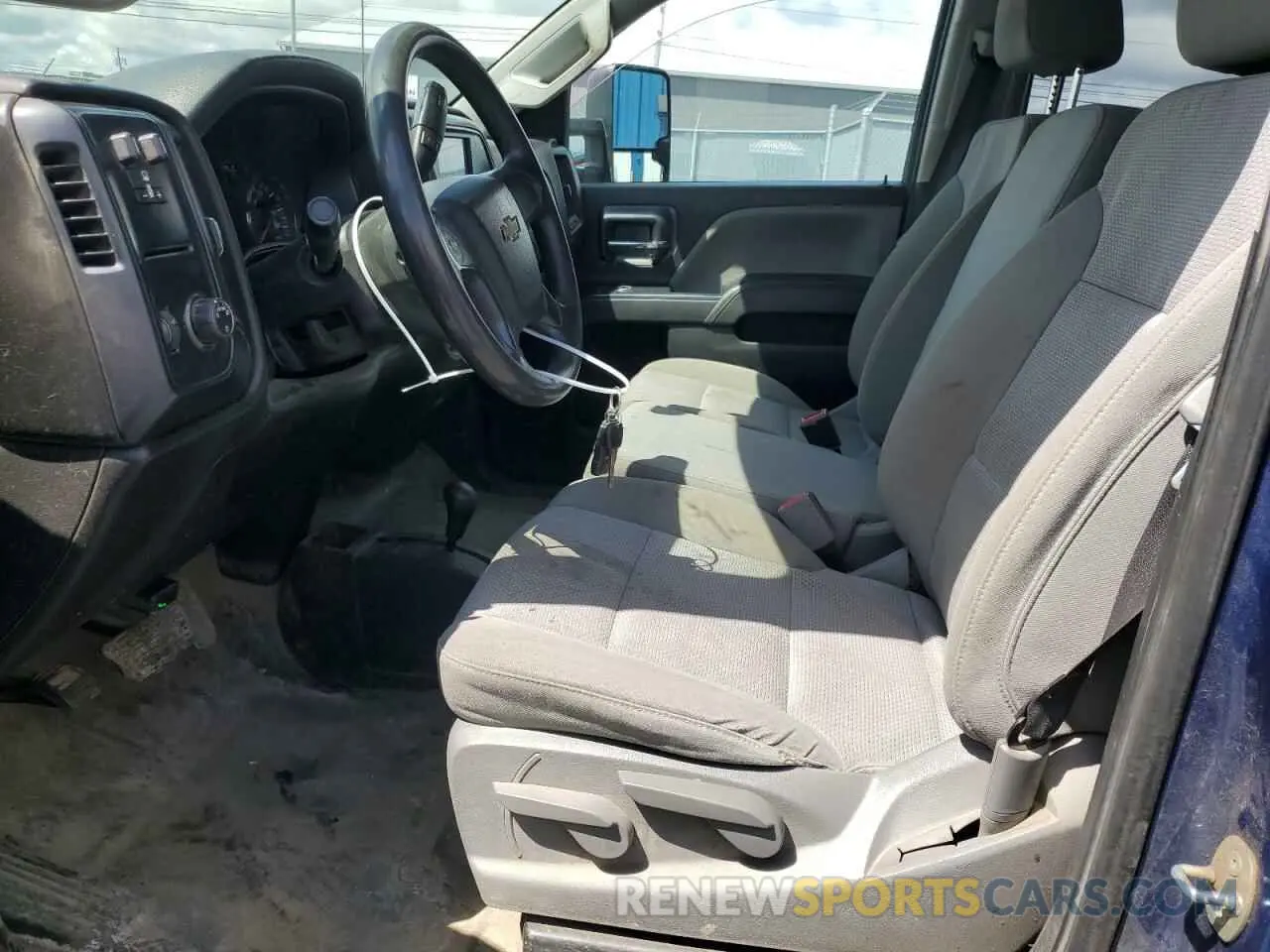 7 Photograph of a damaged car 2GC2KREG9K1121257 CHEVROLET ALL Models 2019