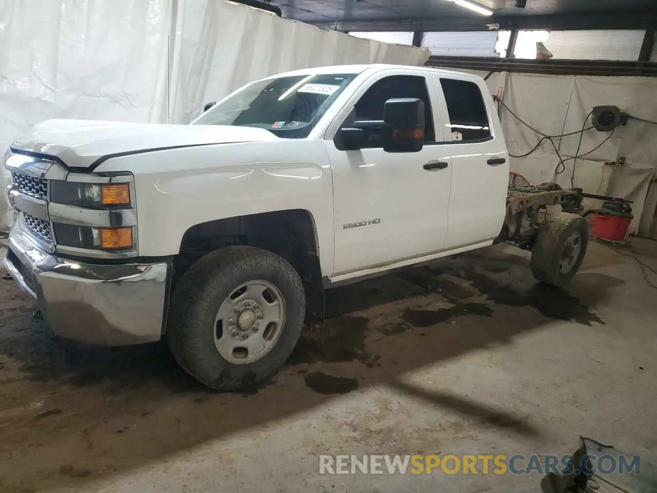 1 Photograph of a damaged car 2GC2KREGXK1128458 CHEVROLET ALL Models 2019