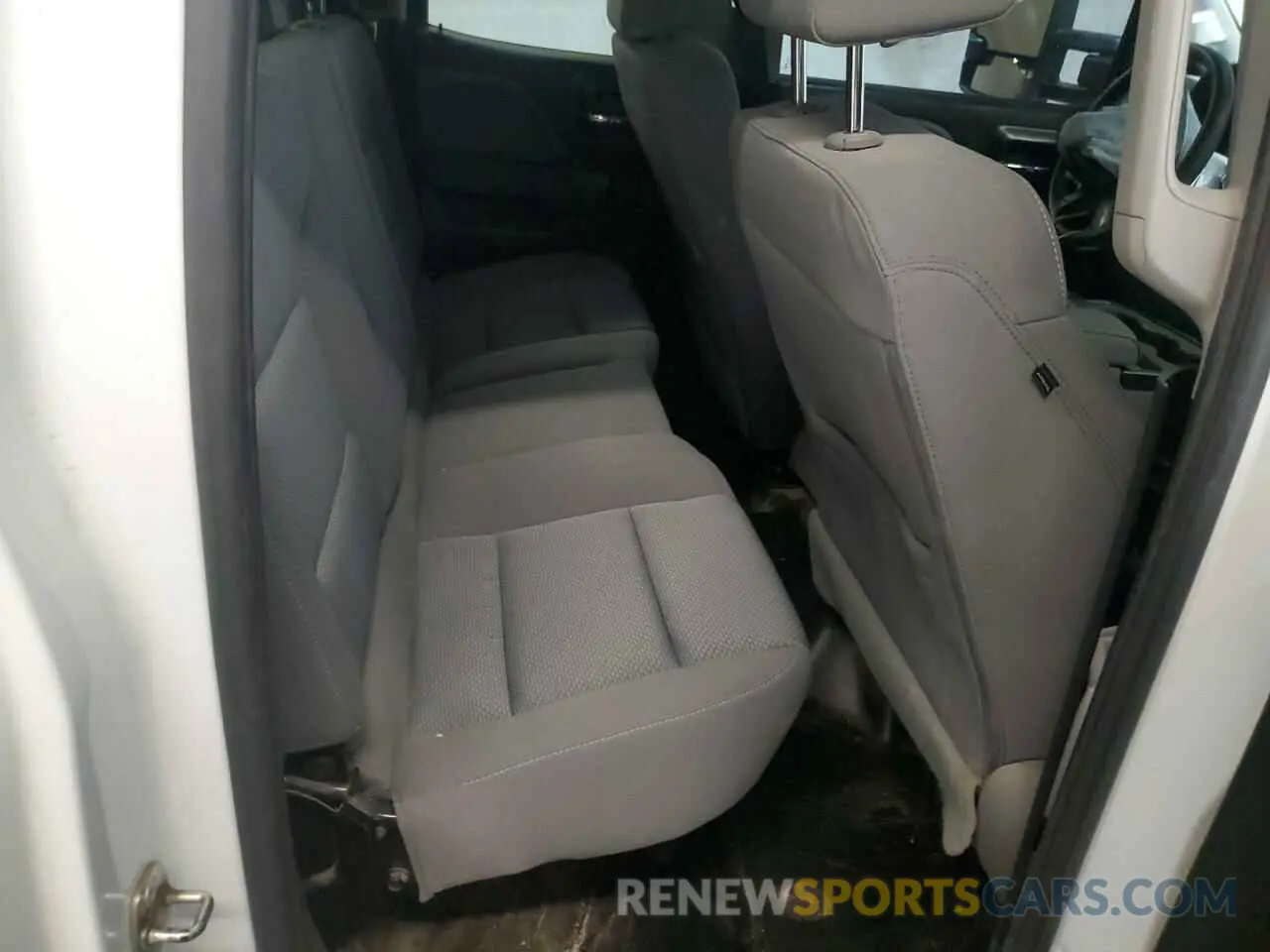 10 Photograph of a damaged car 2GC2KREGXK1128458 CHEVROLET ALL Models 2019