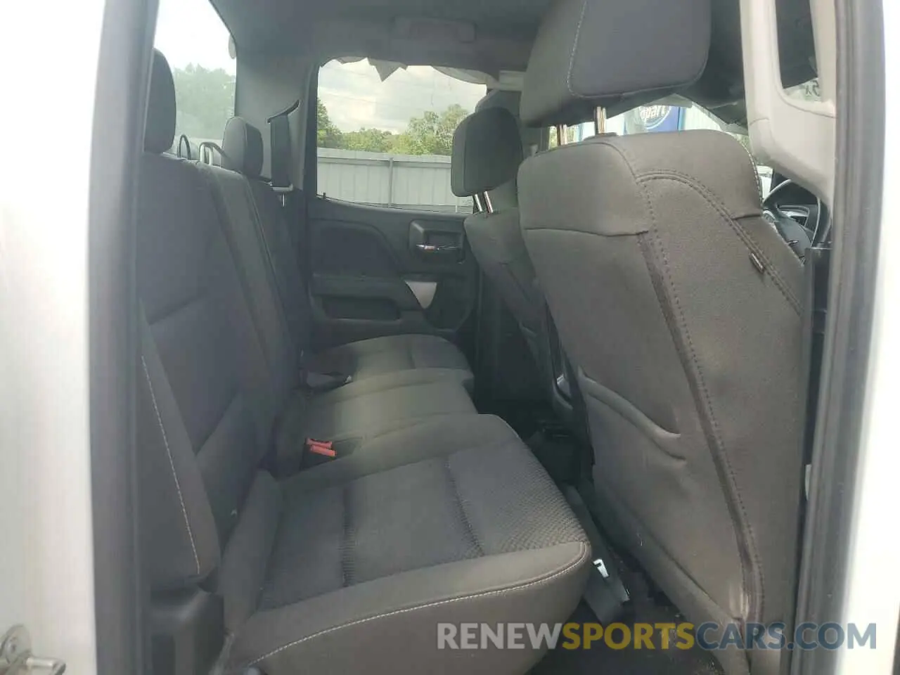 10 Photograph of a damaged car 2GCVKPEC8K1235572 CHEVROLET ALL Models 2019