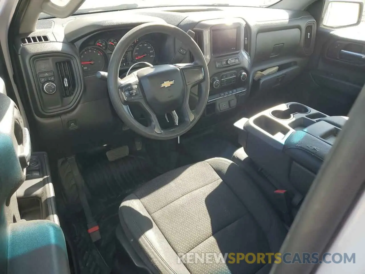 8 Photograph of a damaged car 3GCNWAEF0KG310588 CHEVROLET ALL Models 2019