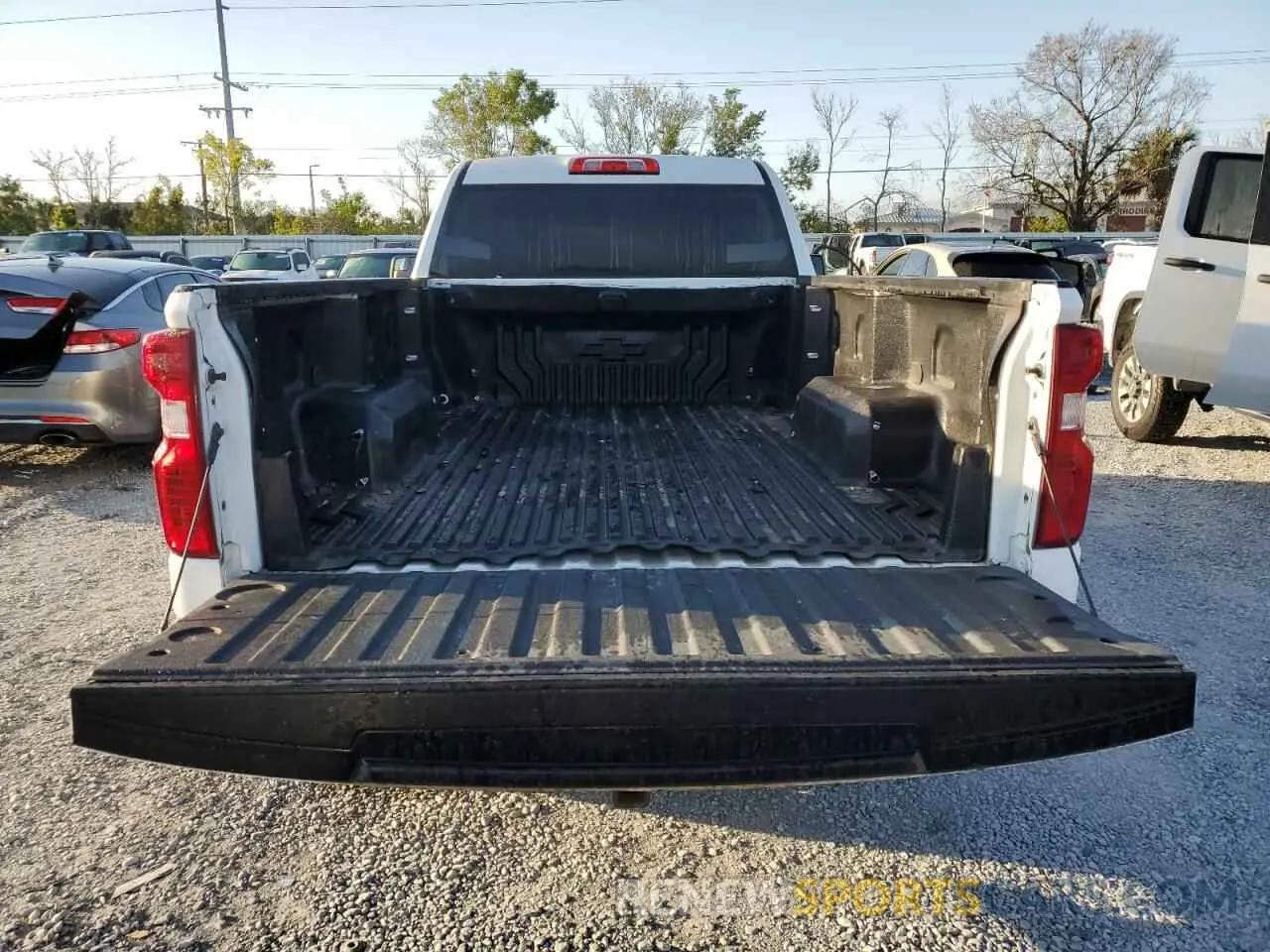 10 Photograph of a damaged car 3GCNWAEH8KG224608 CHEVROLET ALL Models 2019