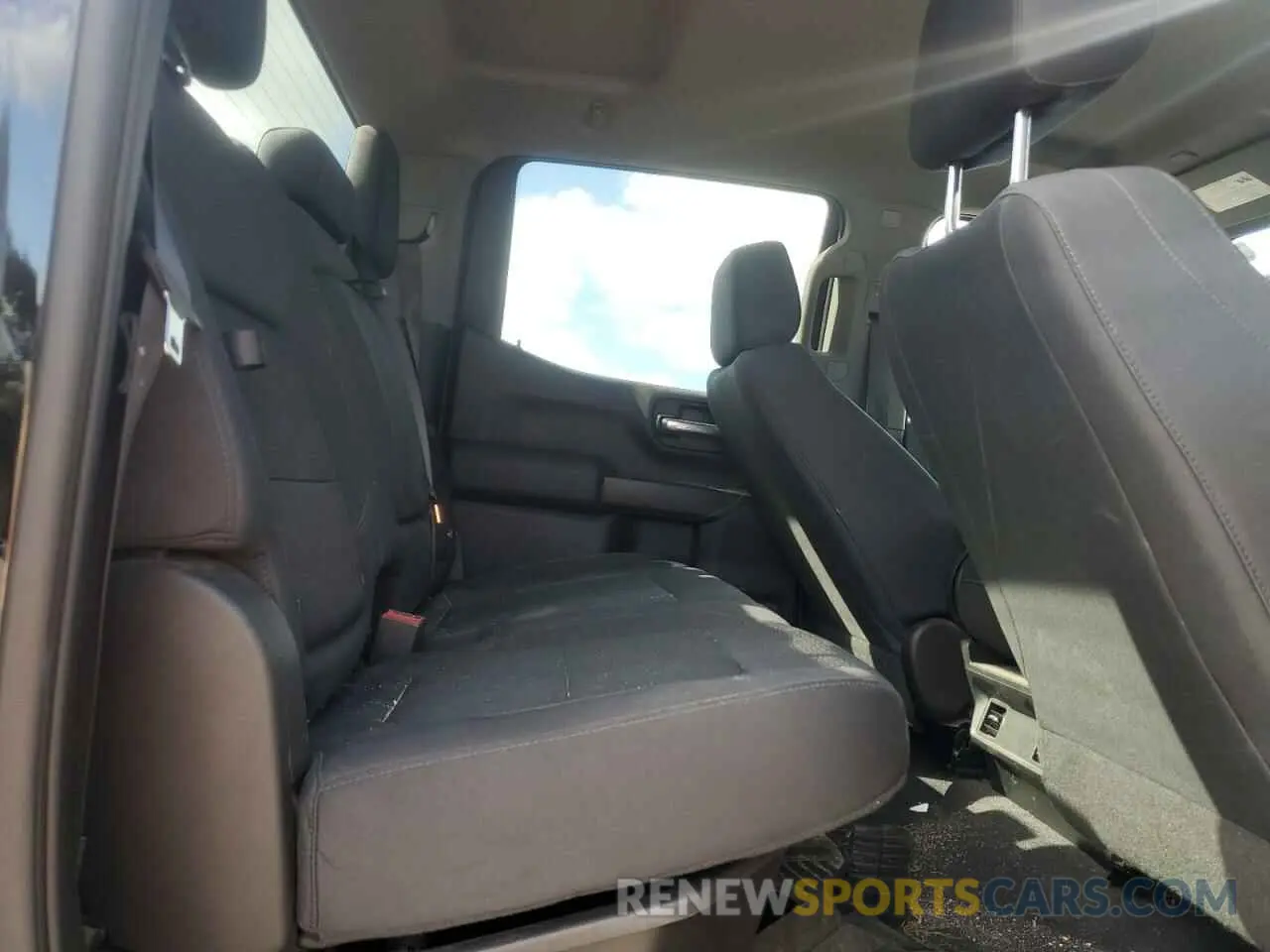 10 Photograph of a damaged car 3GCPYCEF5KG108859 CHEVROLET ALL Models 2019