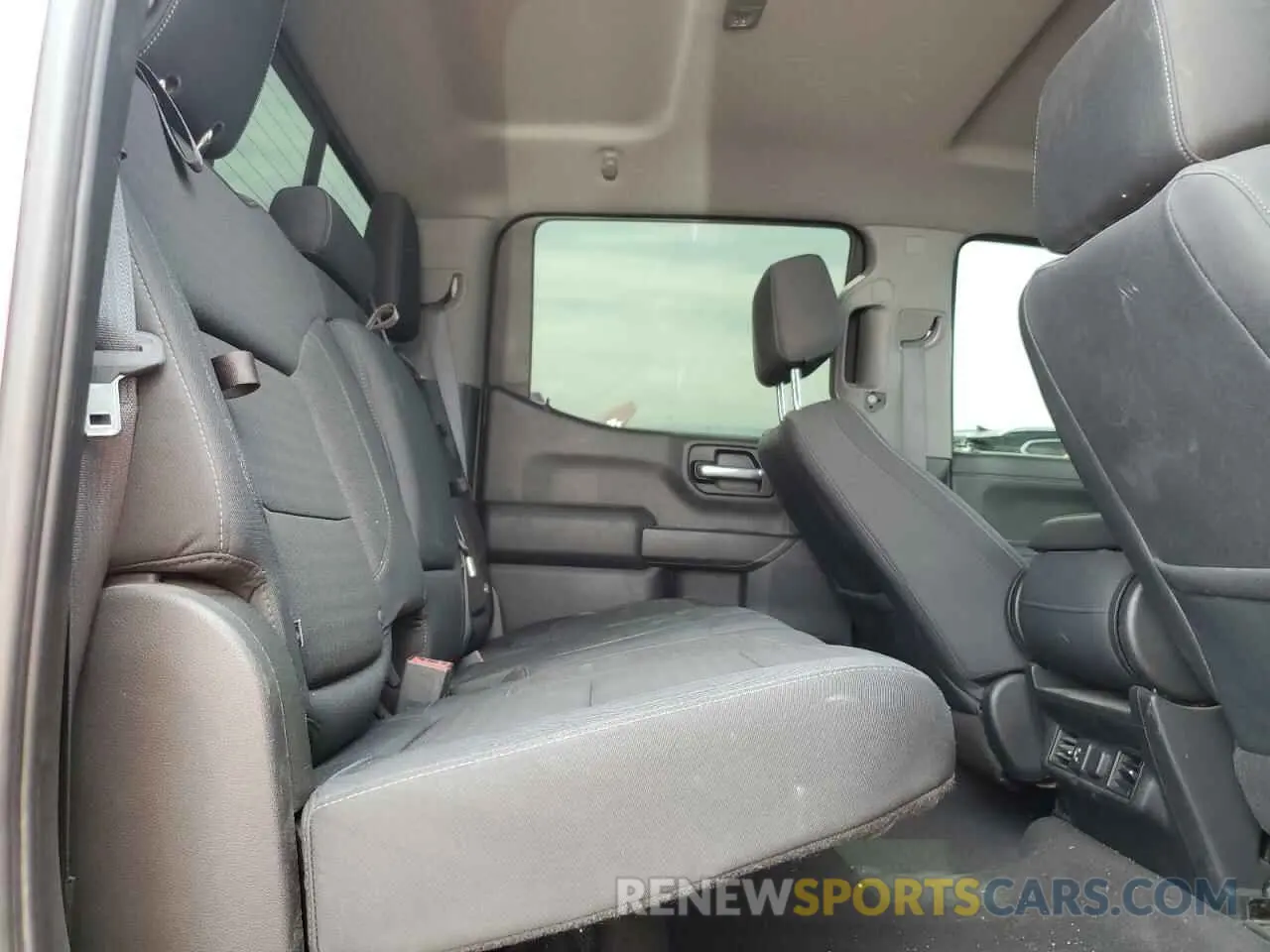 10 Photograph of a damaged car 3GCUYDED8KG122696 CHEVROLET ALL Models 2019