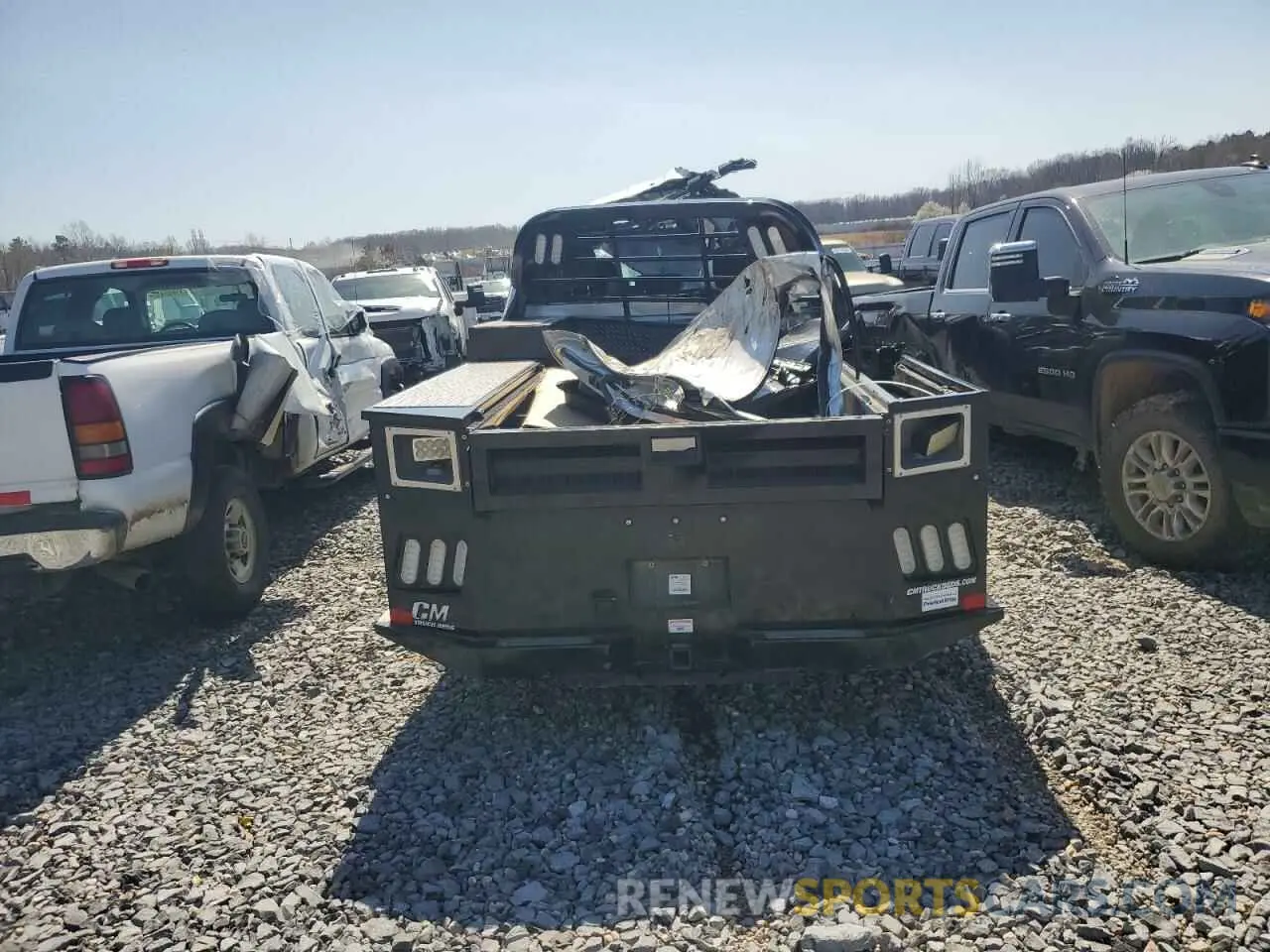 6 Фотография поврежденного автомобиля 1GC1YNE78LF256341 CHEVROLET ALL Models 2020