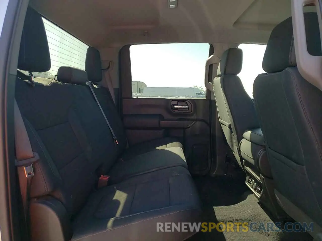 10 Фотография поврежденного автомобиля 1GC4YNE7XLF109919 CHEVROLET ALL Models 2020