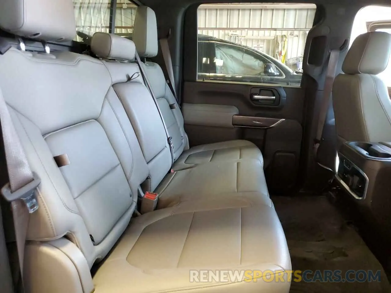 10 Фотография поврежденного автомобиля 1GC4YPE7XLF122648 CHEVROLET ALL Models 2020