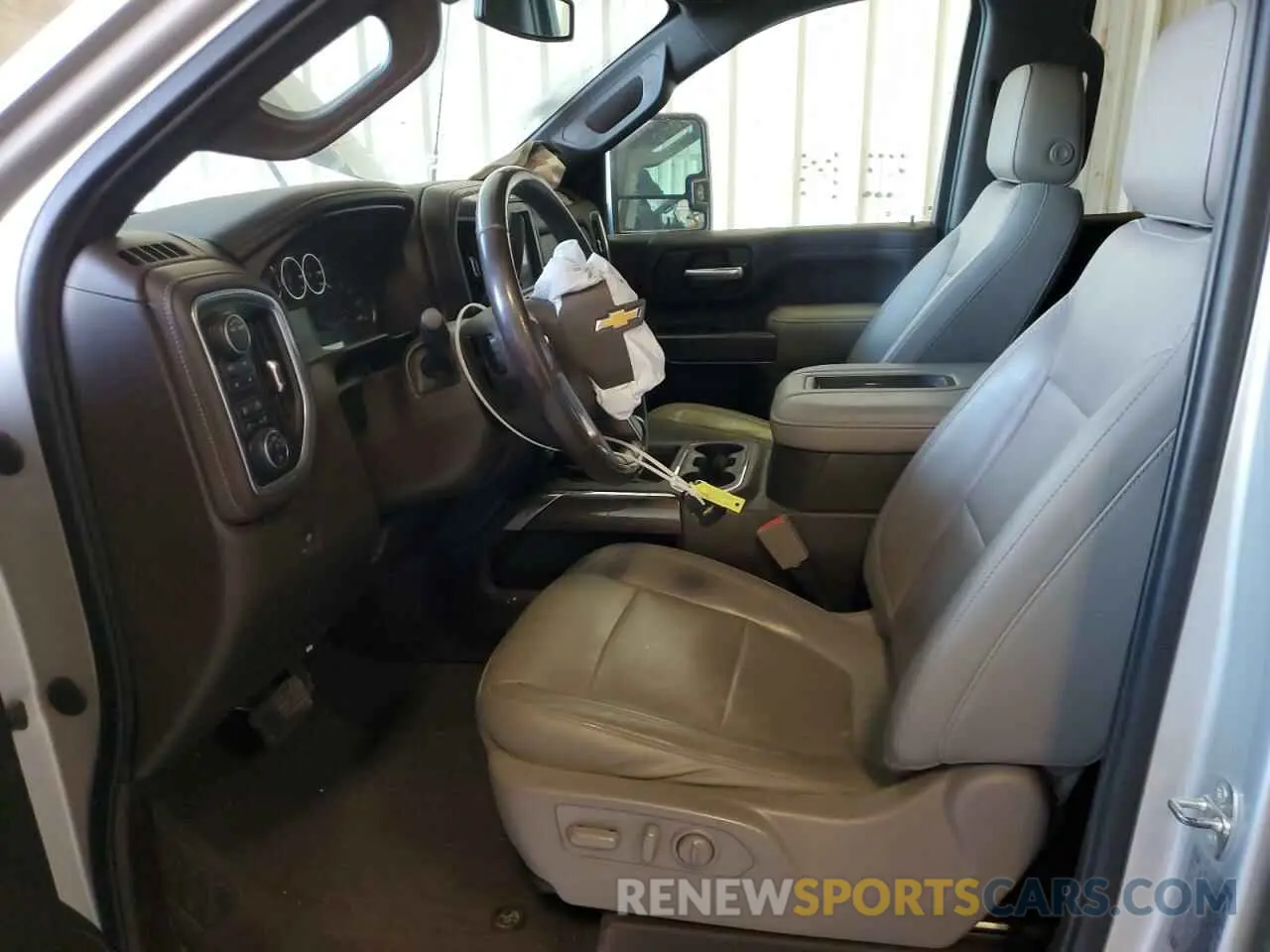 7 Фотография поврежденного автомобиля 1GC4YPE7XLF122648 CHEVROLET ALL Models 2020