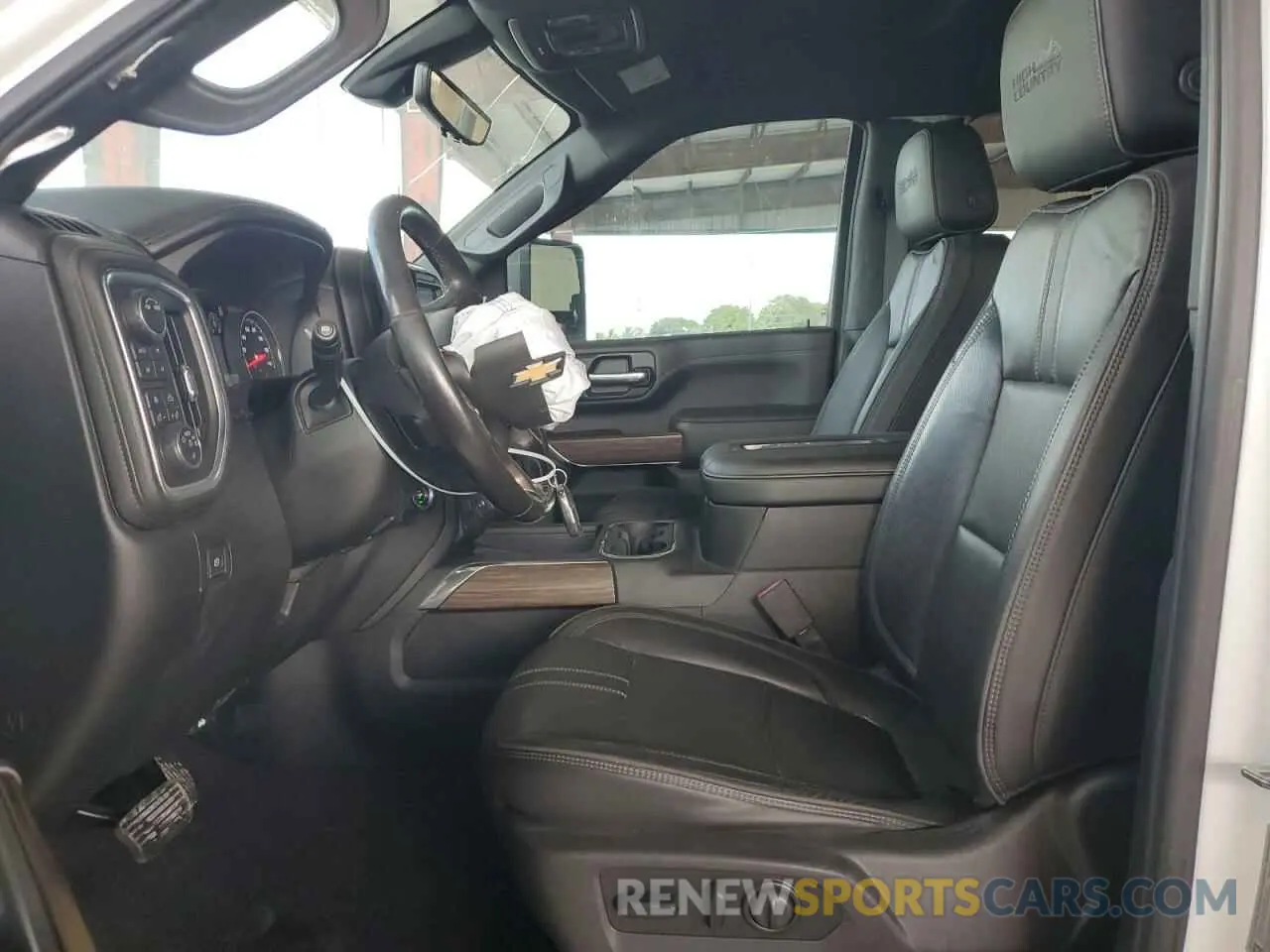 7 Photograph of a damaged car 1GC4YREY4LF179237 CHEVROLET ALL Models 2020
