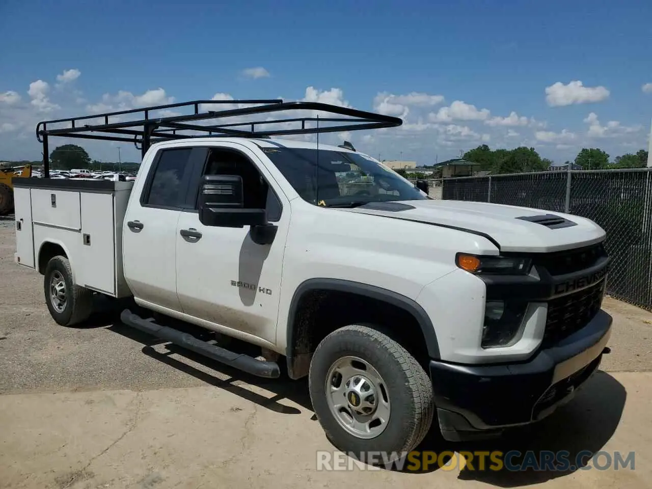 4 Фотография поврежденного автомобиля 1GC5WLE75LF256213 CHEVROLET ALL Models 2020