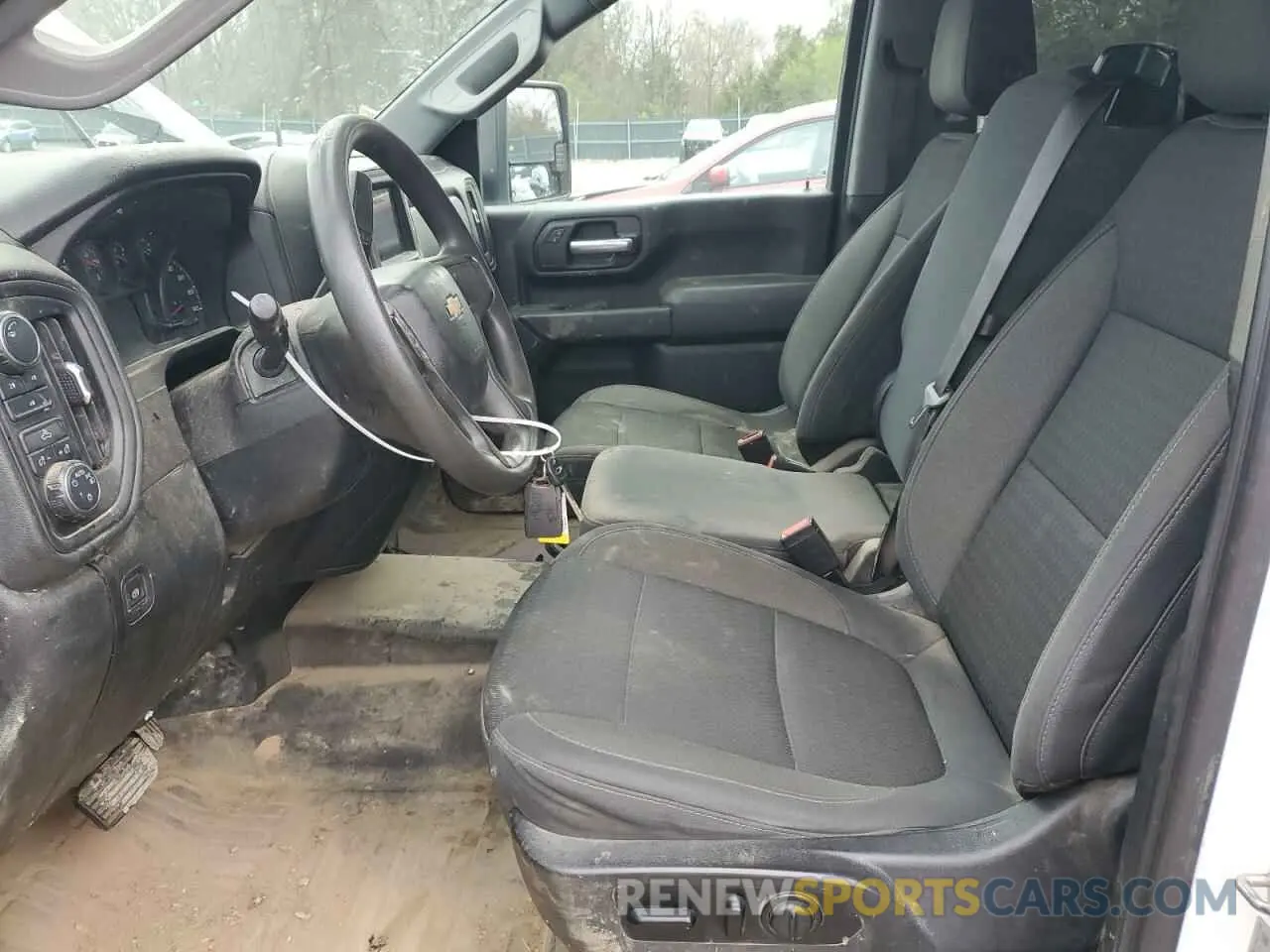 7 Photograph of a damaged car 1GC5YLE73LF218506 CHEVROLET ALL Models 2020
