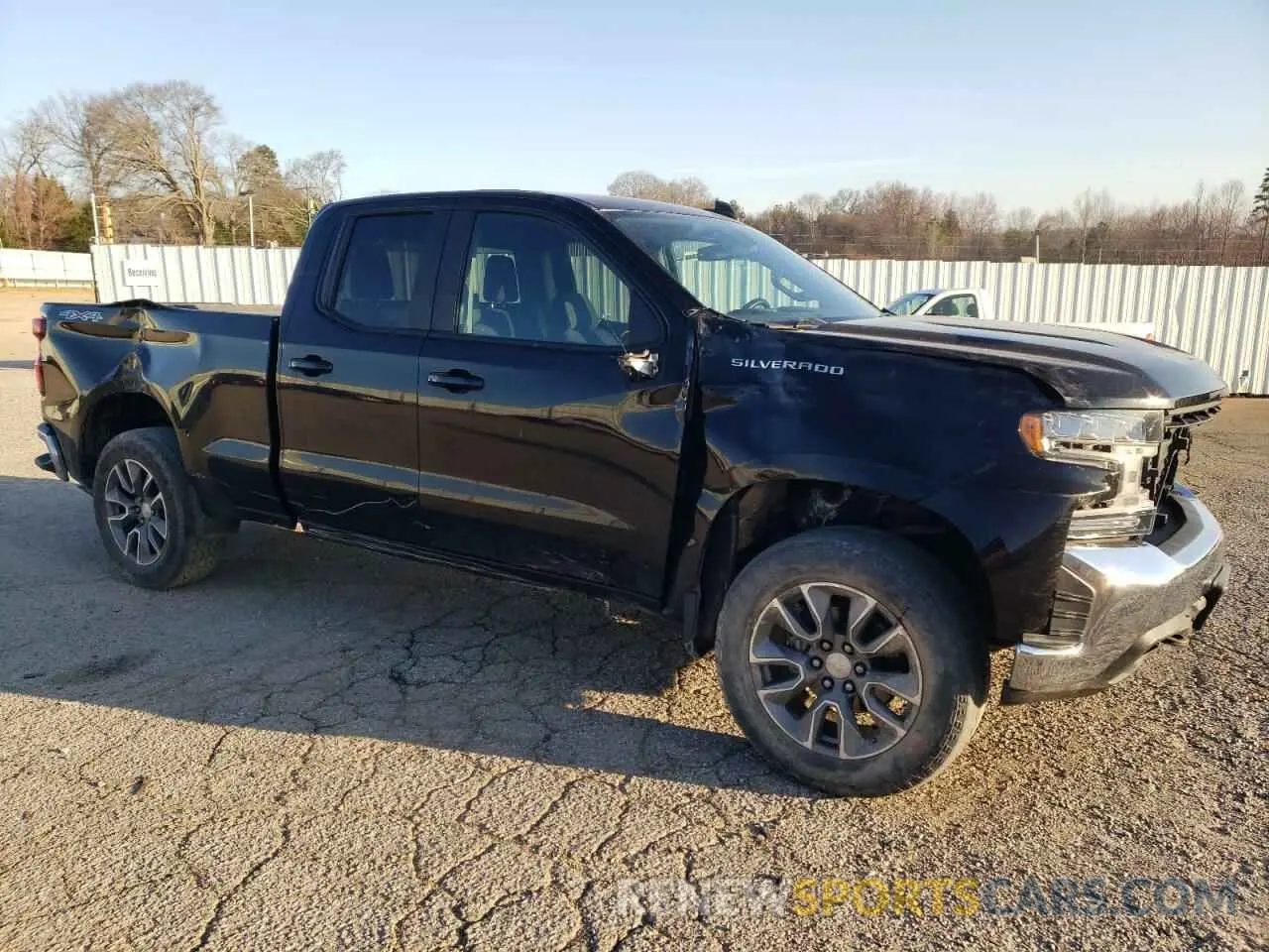 4 Фотография поврежденного автомобиля 1GCRYDED3LZ135203 CHEVROLET ALL Models 2020