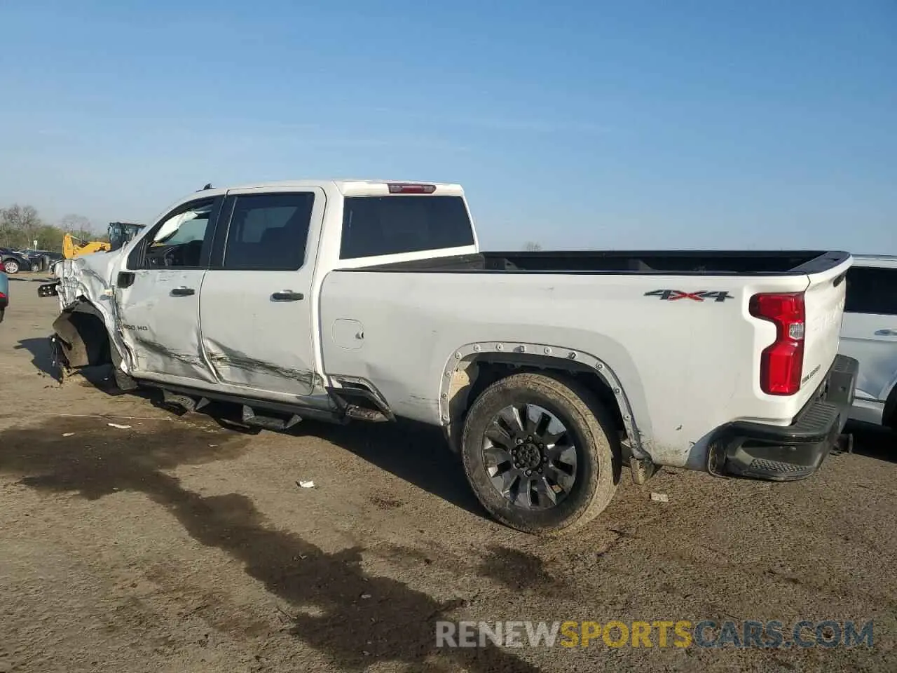 2 Photograph of a damaged car 1GC4YME72MF134826 CHEVROLET ALL Models 2021