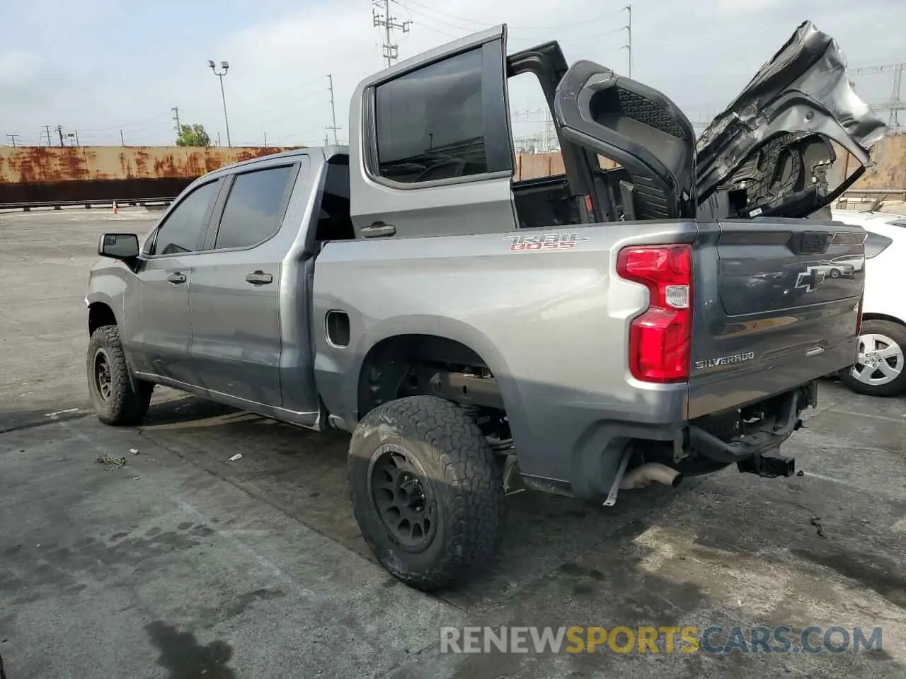 2 Фотография поврежденного автомобиля 3GCPYCEF1MG466883 CHEVROLET ALL Models 2021